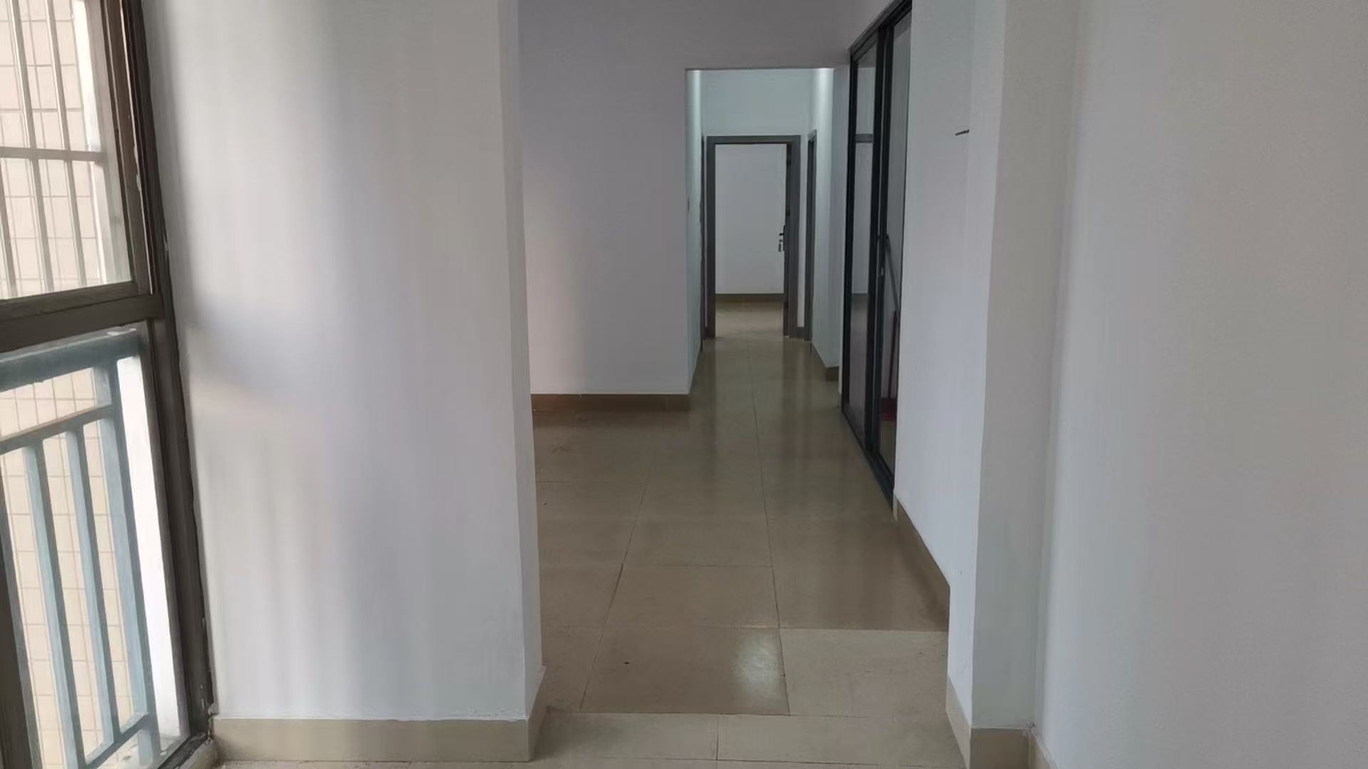 金海广场 3室2厅2卫 2500.0元/月 金海广场 3室2厅2卫 2500.0元/月室内图