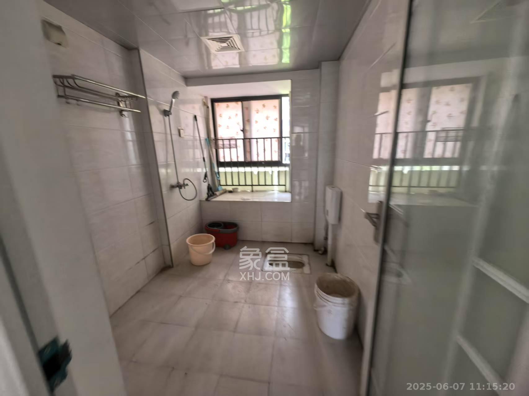 华润凤凰城一期  4室2厅2卫    1800.0元/月 华润凤凰城一期  4室2厅2卫    1800.0元/月室内图