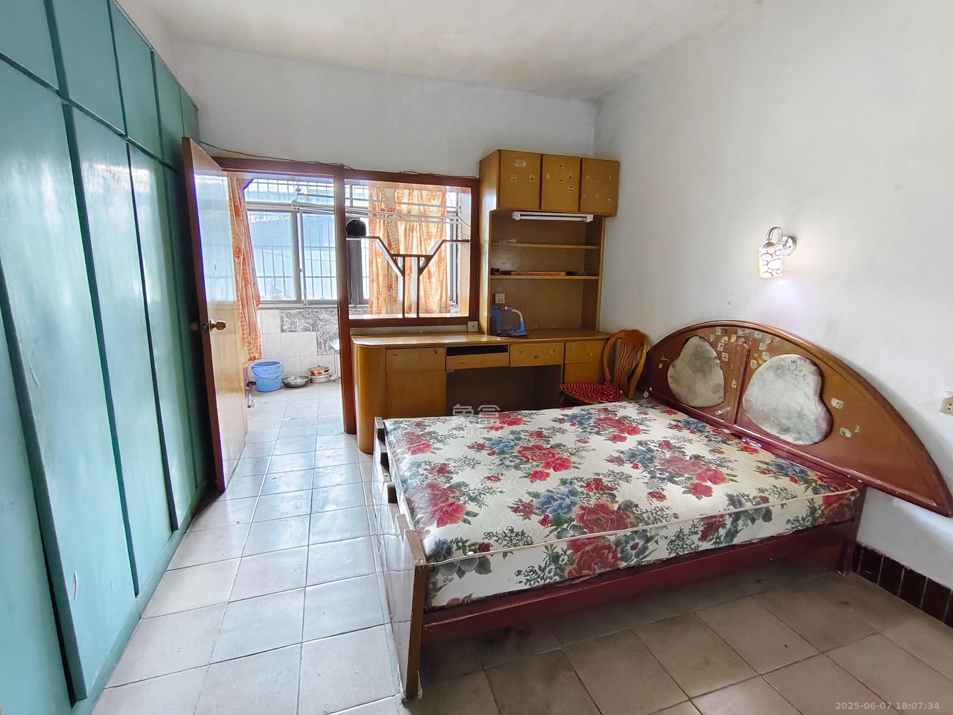 玉兰中路 2室2厅1卫 24.8万 玉兰中路 2室2厅1卫 24.8万卧室