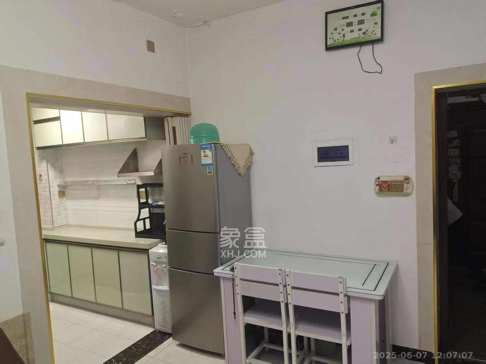 高岭小区  1室0厅0卫   2000.00元/月室内图