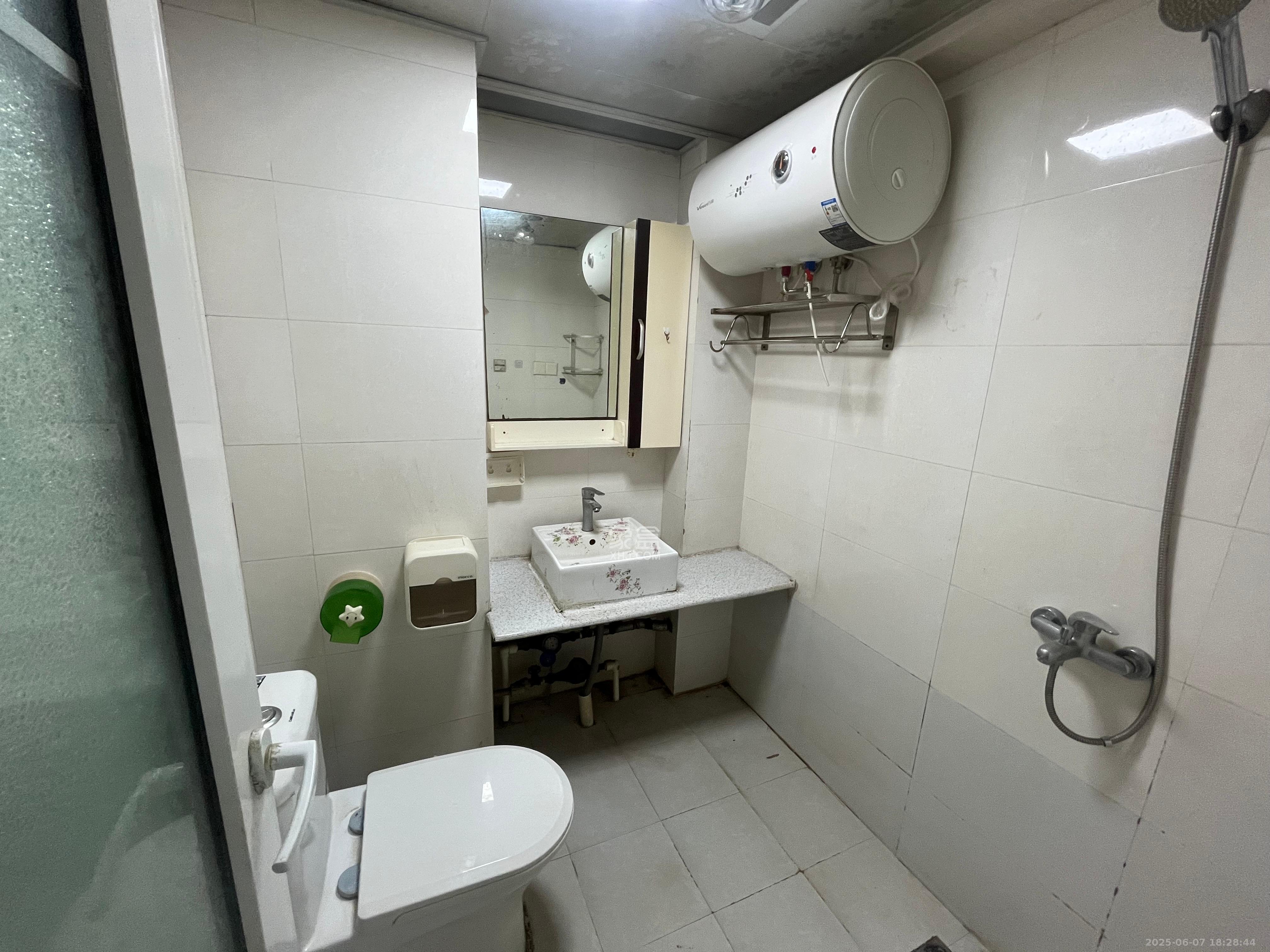 2076至高点  1室0厅1卫    1300.0元/月室内图