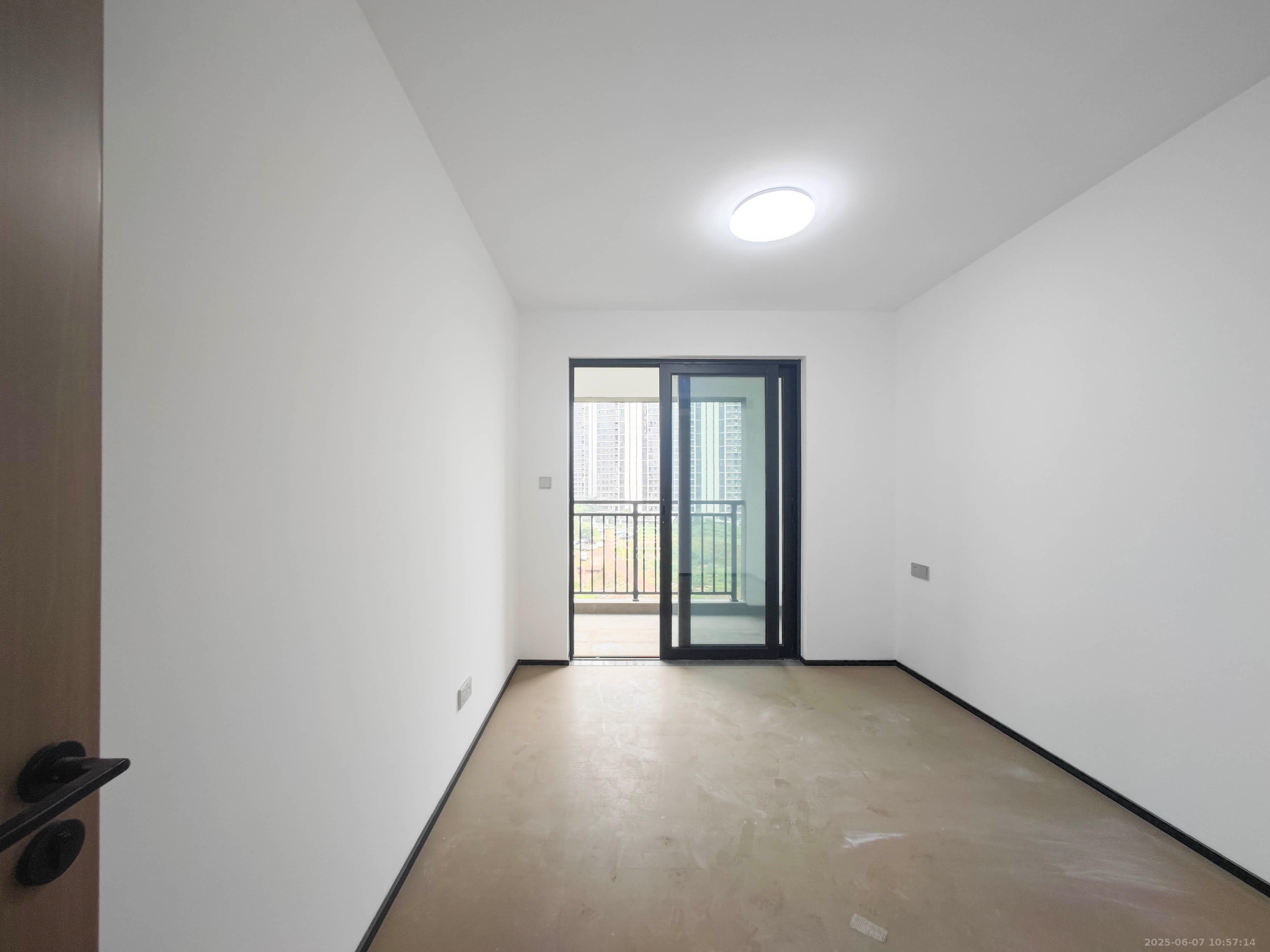 中海星樾府  4室2厅2卫    210.0万卧室