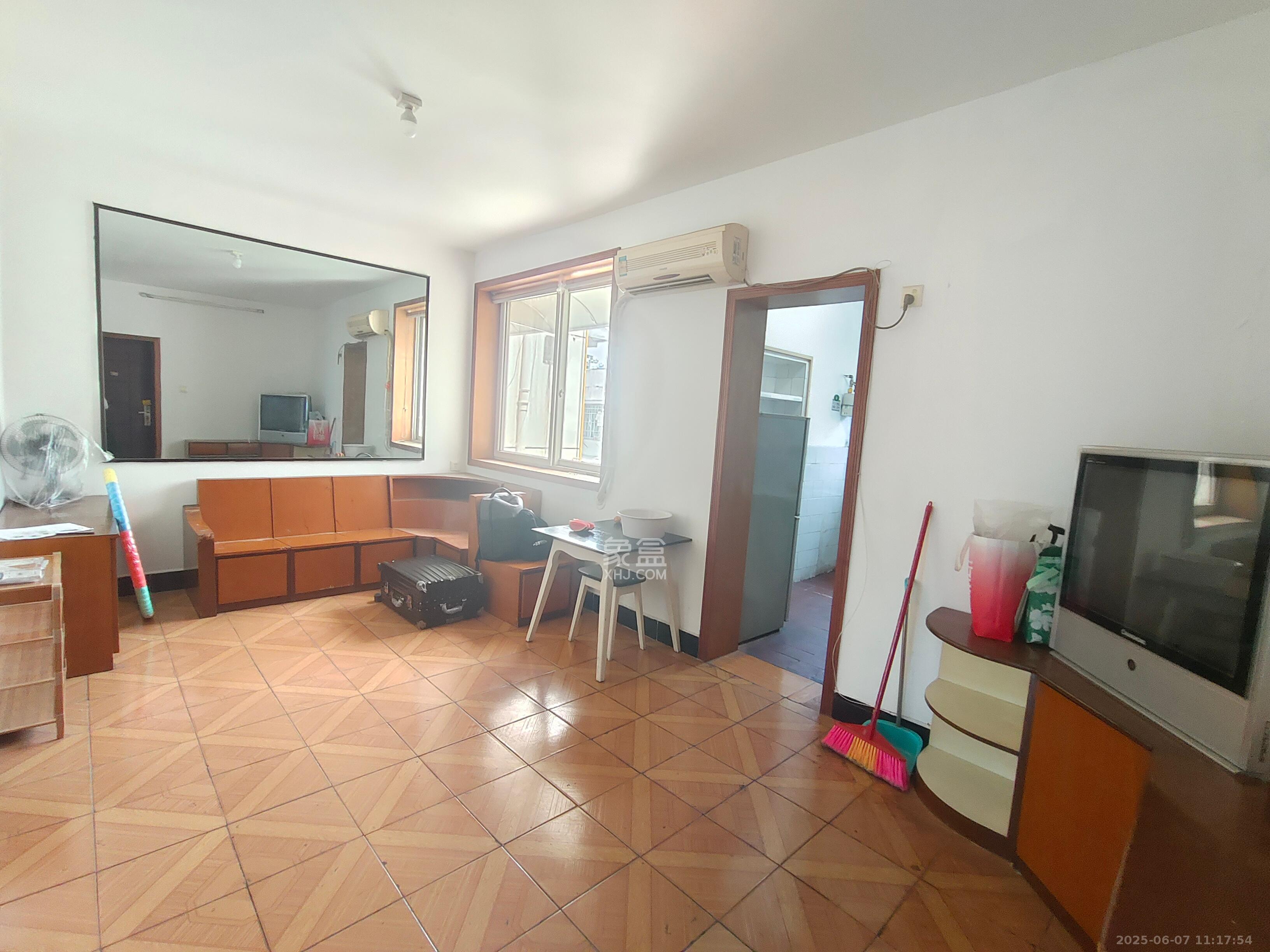 长钢社区(半边山宿舍区)  2室1厅1卫    1300.0元/月 长钢社区(半边山宿舍区)  2室1厅1卫    1300.0元/月室内图