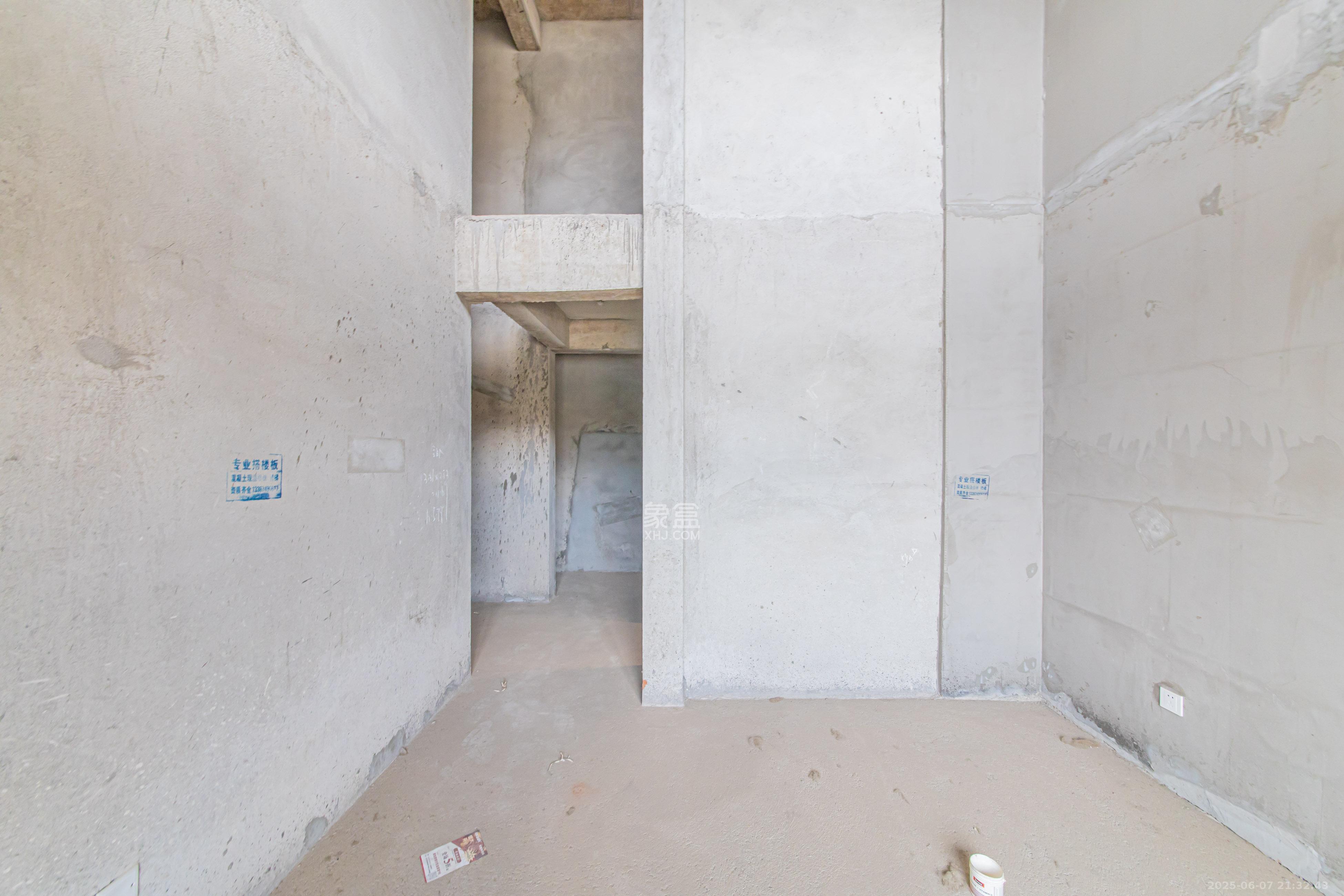 大唐印象二期御府 4室2厅2卫 155.0万 大唐印象二期御府 4室2厅2卫 155.0万卧室