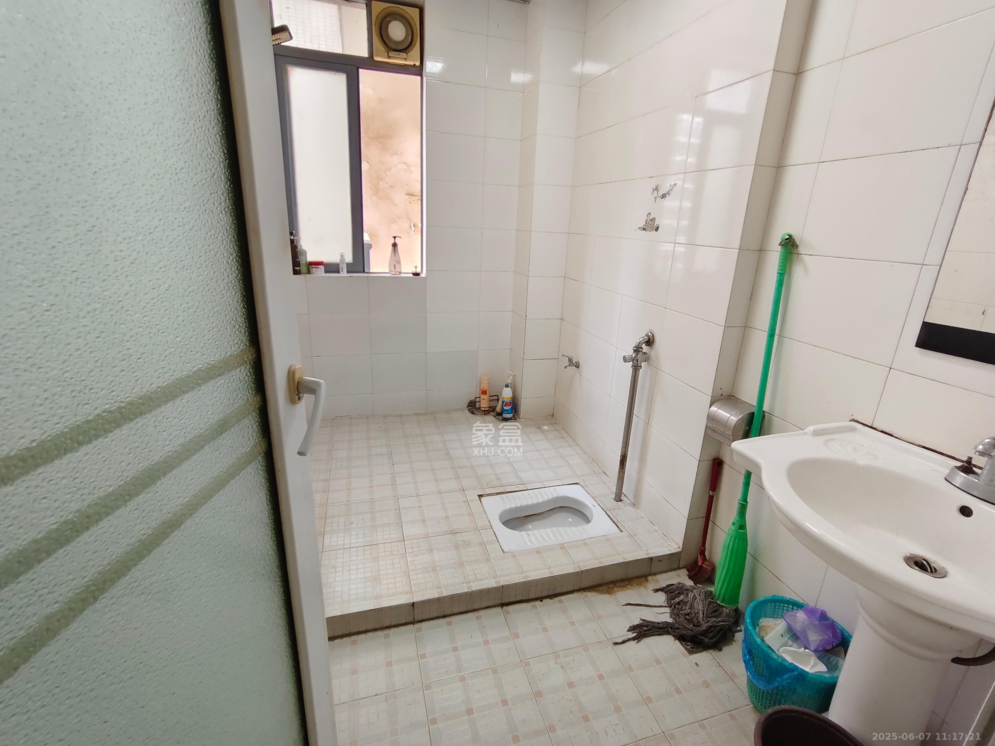 银港水晶城  3室2厅1卫   2100.00元/月室内图