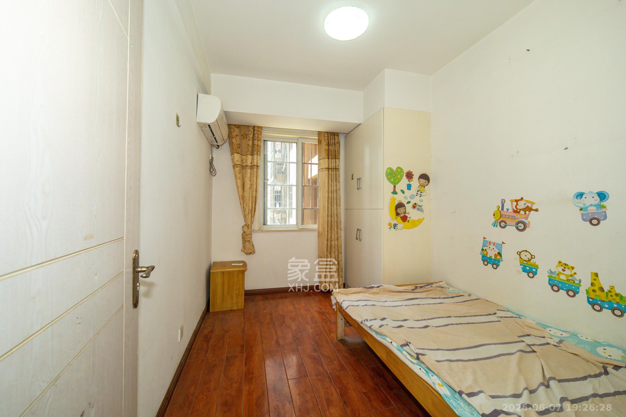 筑梦佳园 4室2厅1卫 65.0万 筑梦佳园 4室2厅1卫 65.0万卧室