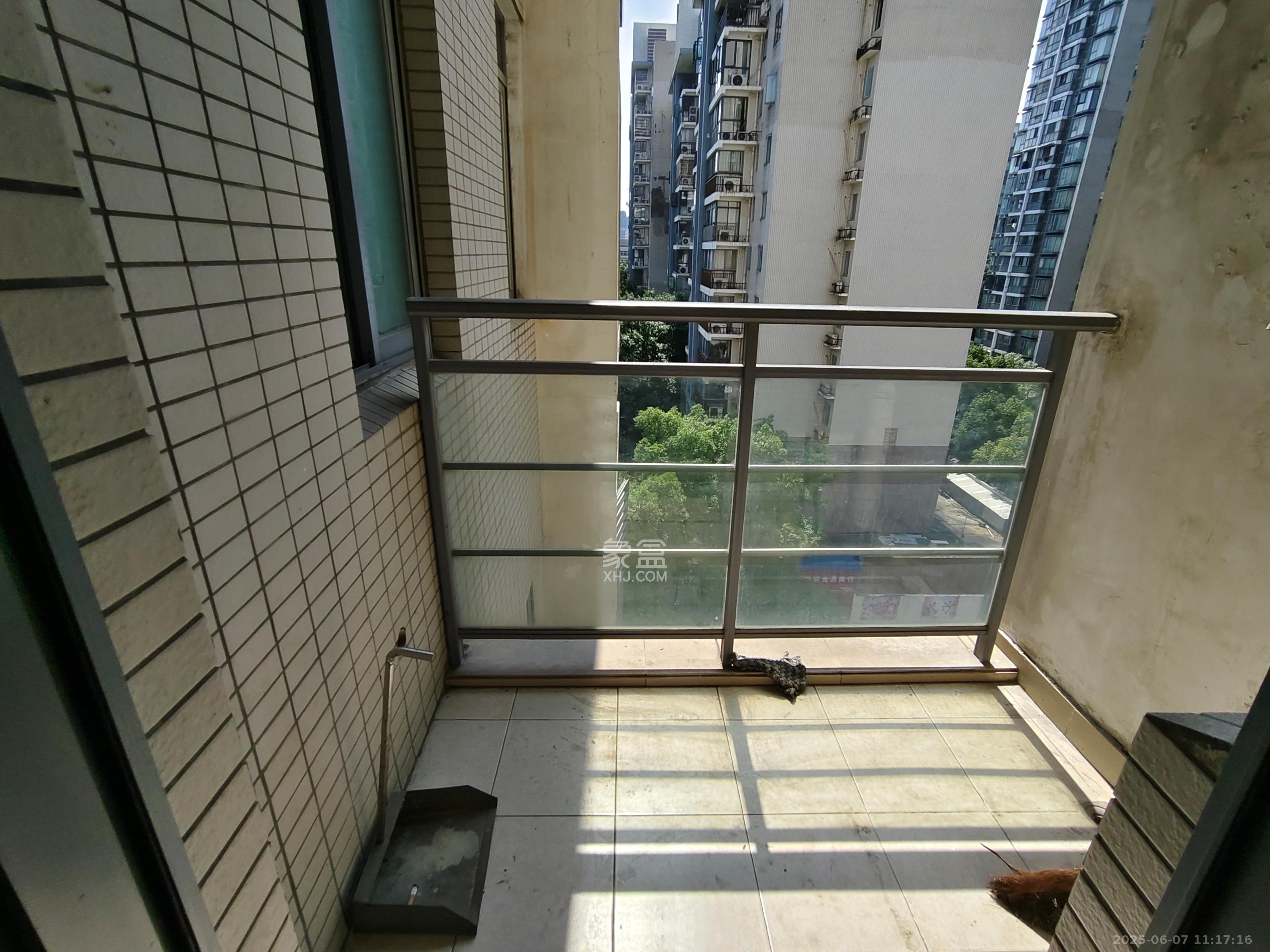 银港水晶城  3室2厅1卫   2100.00元/月室内图