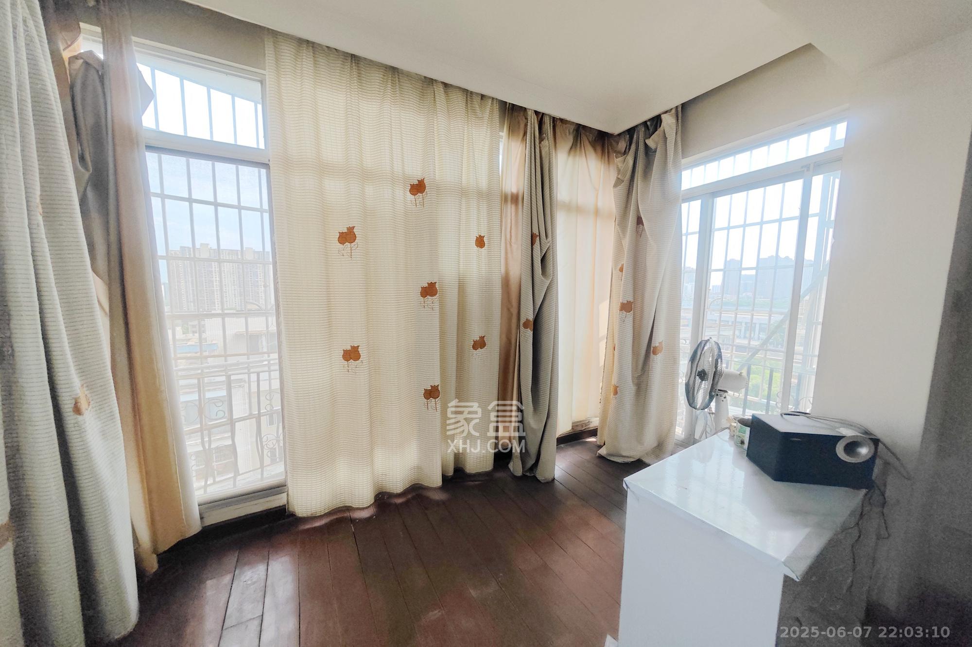 鑫天鑫城  4室2厅2卫    85.0万 鑫天鑫城  4室2厅2卫    85.0万阳台