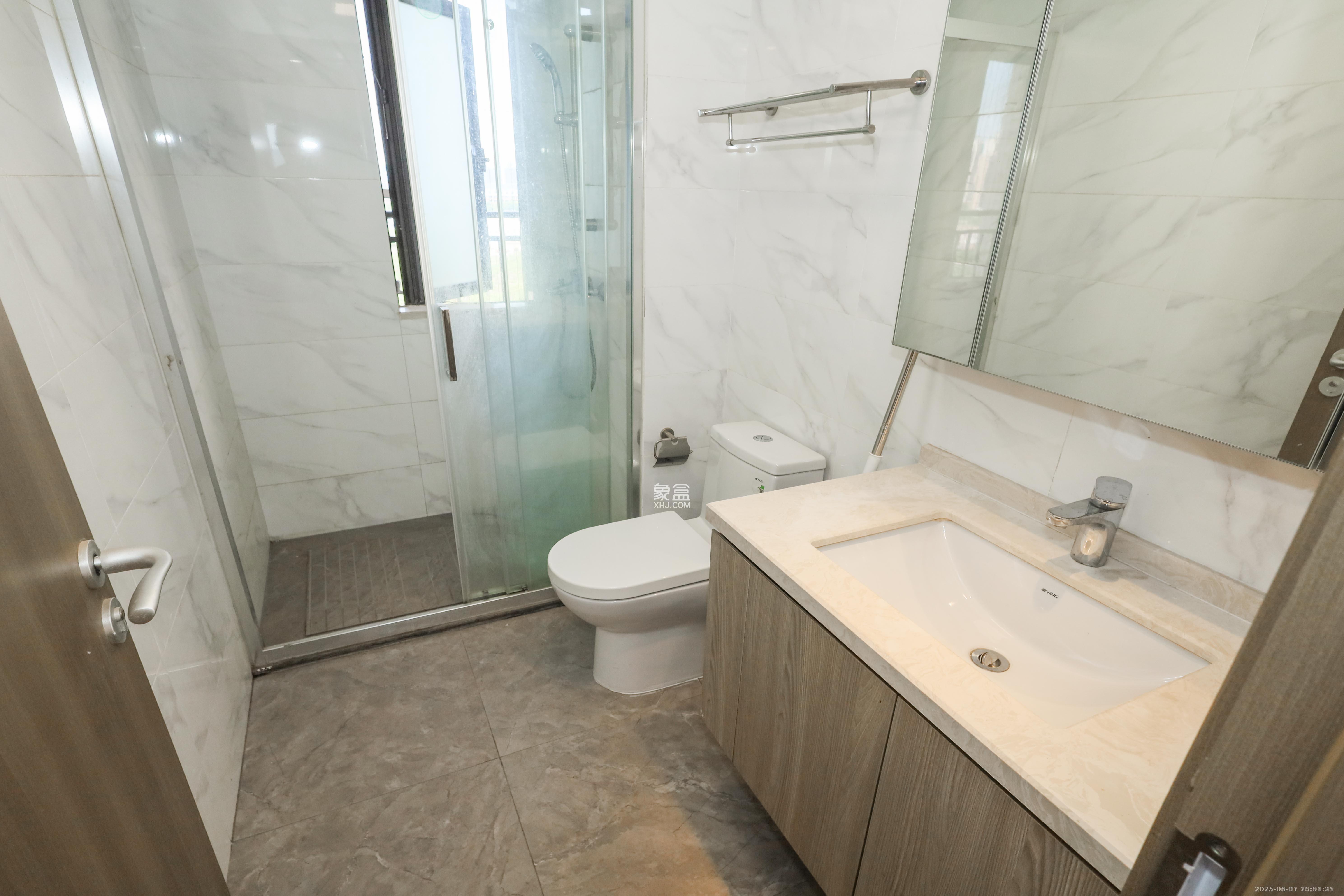 越秀亲爱里 4室2厅2卫 2100.0元/月 越秀亲爱里 4室2厅2卫 2100.0元/月室内图