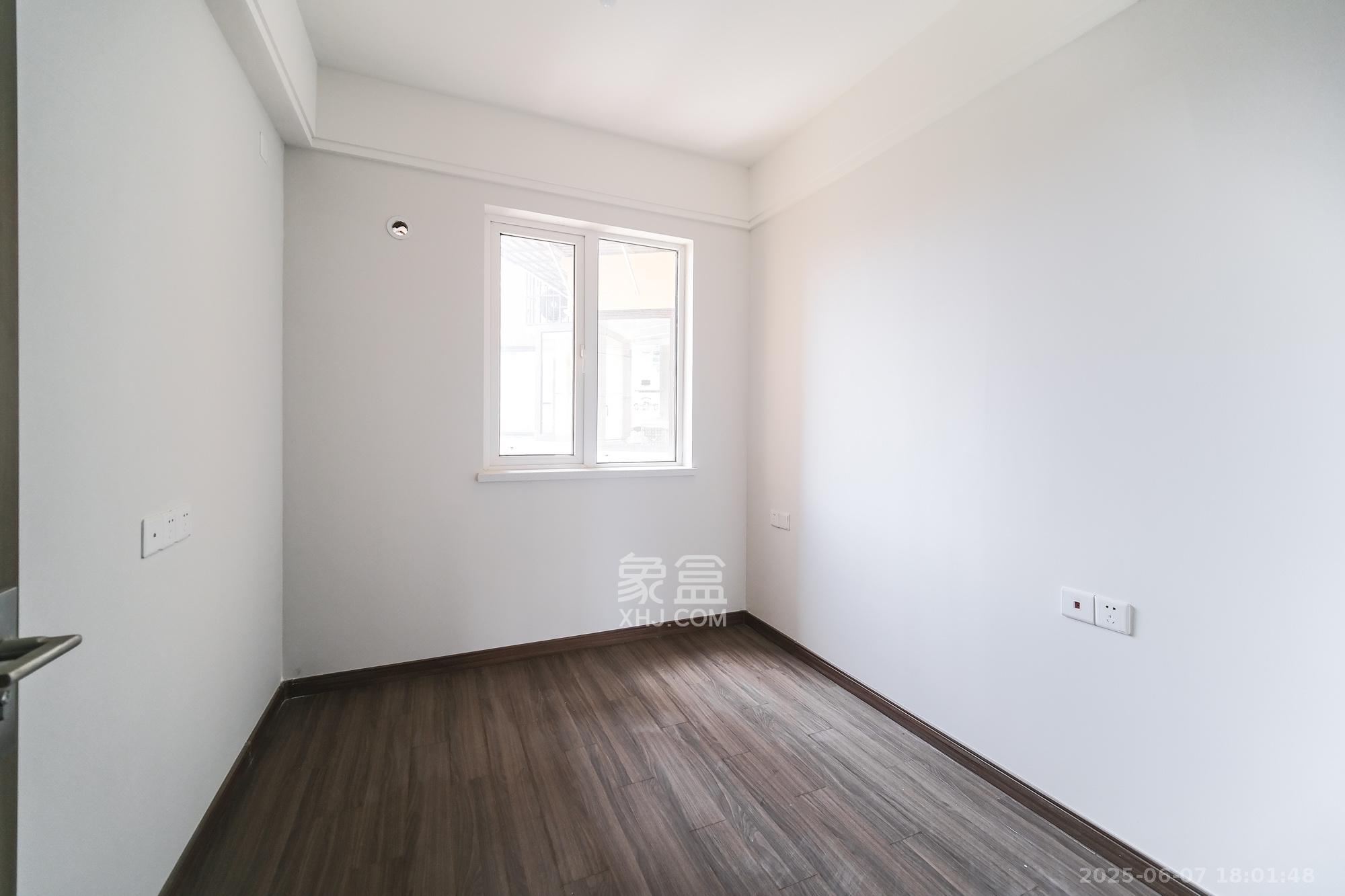 保利香槟国际 4室2厅2卫 110.0万 保利香槟国际 4室2厅2卫 110.0万卧室