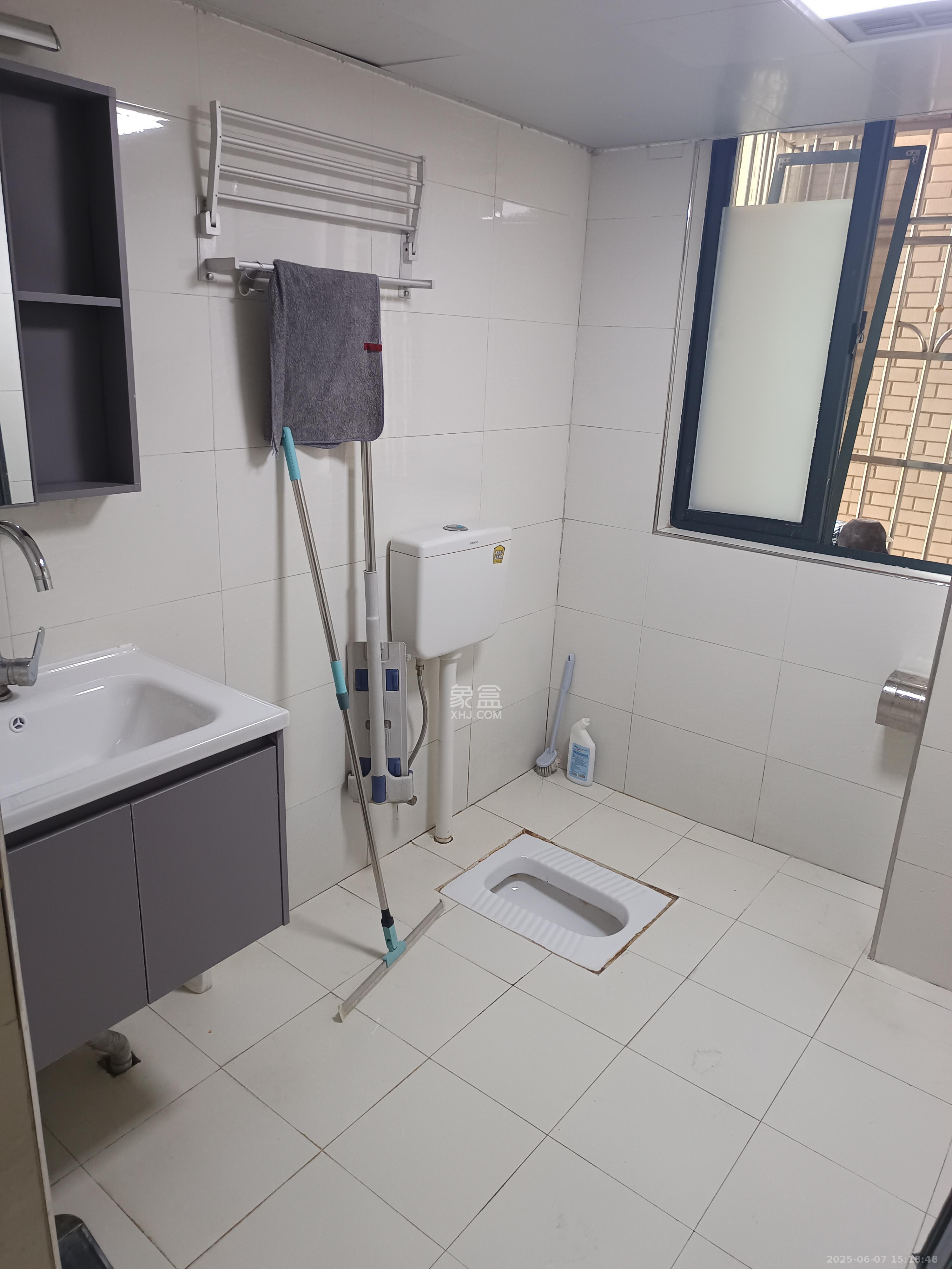 麓枫和苑  2室1厅1卫   2300.00元/月室内图