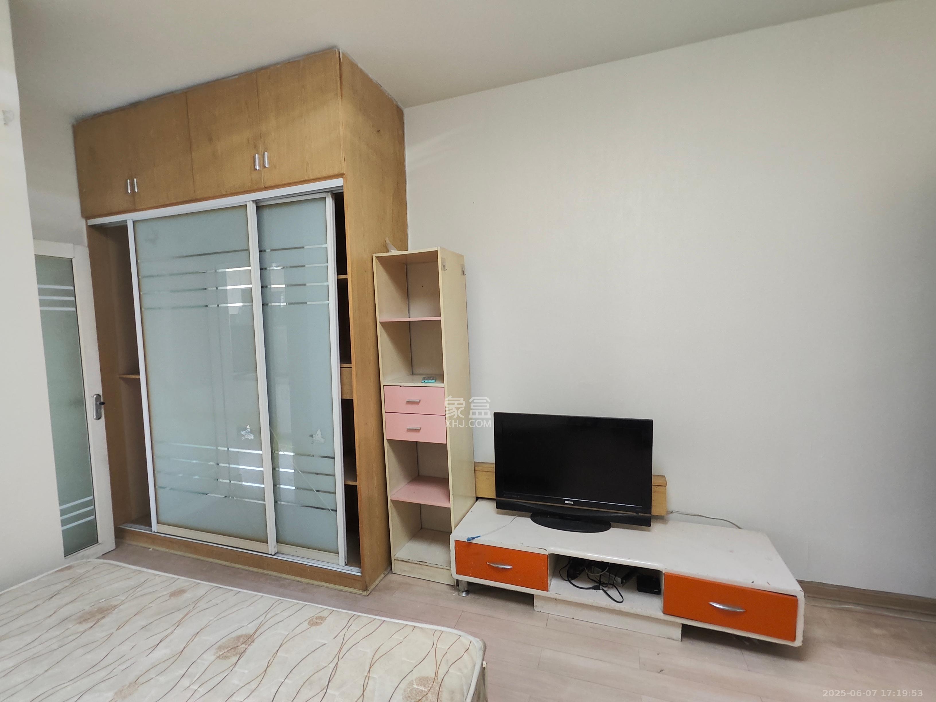 建鸿达现代公寓  1室1厅1卫   1300.00元/月室内图