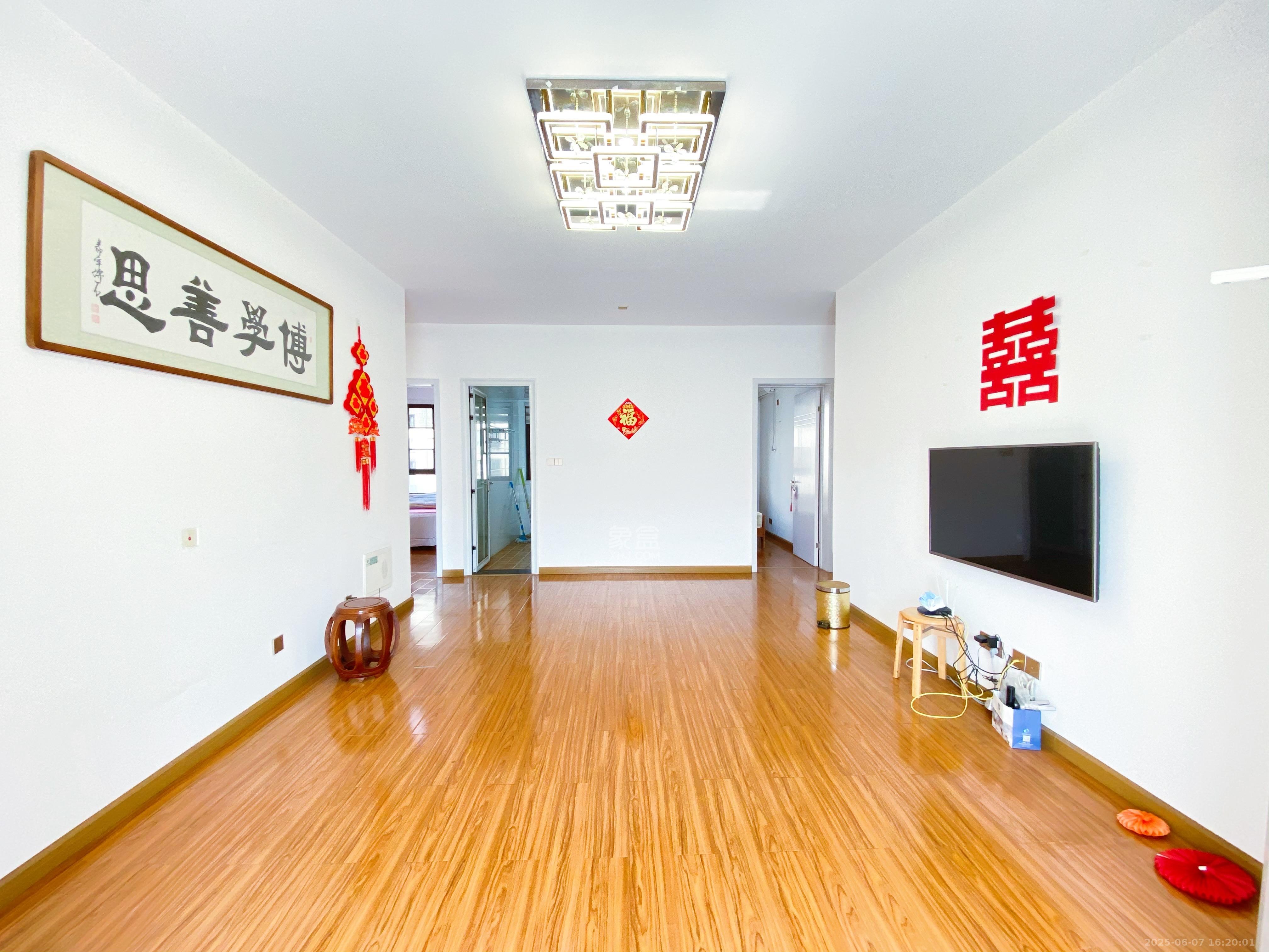 金茂梅溪湖 3室2厅2卫 3200.0元/月 金茂梅溪湖 3室2厅2卫 3200.0元/月室内图