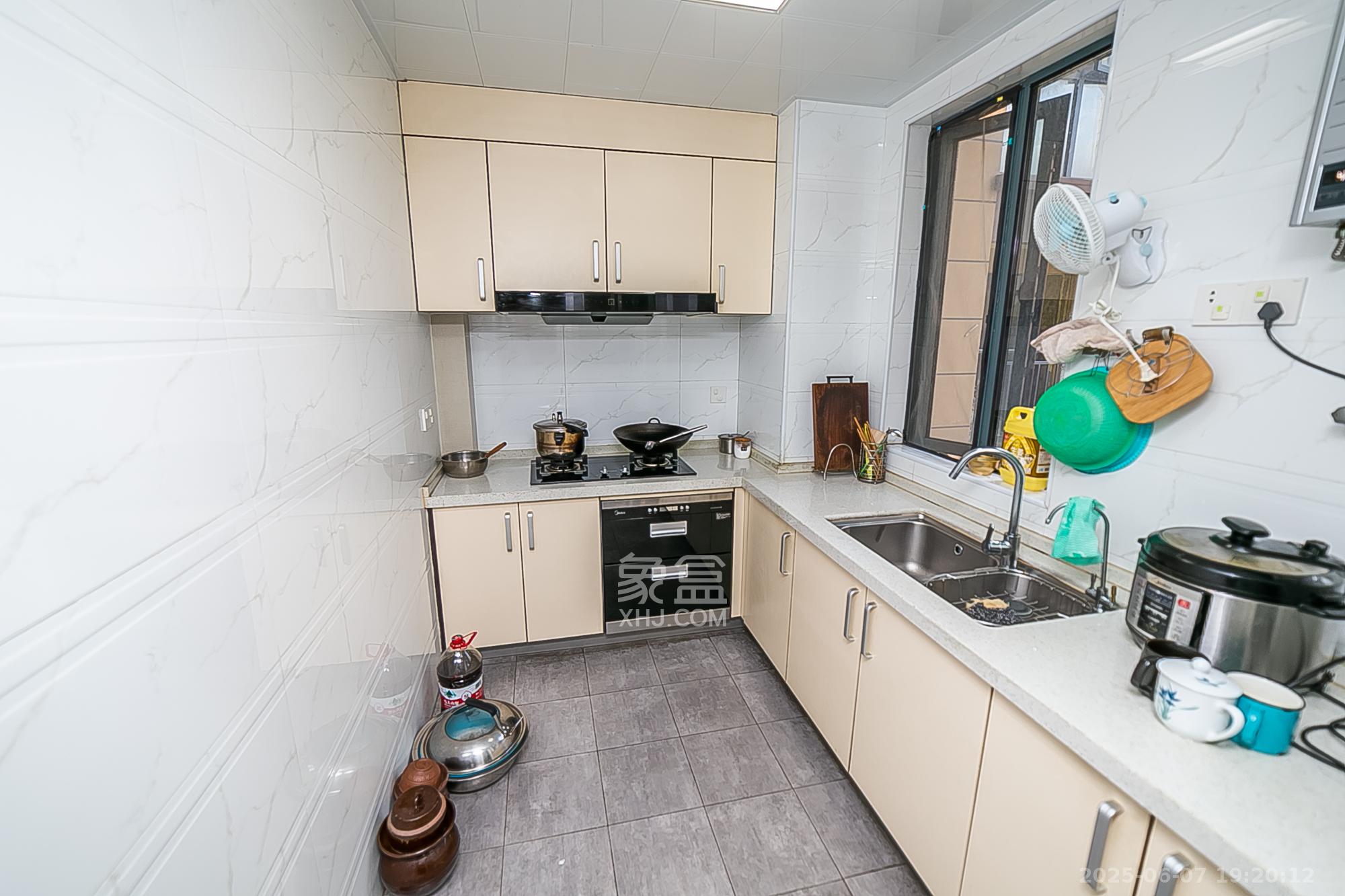 荣盛花语书苑  3室2厅1卫    95.0万 荣盛花语书苑  3室2厅1卫    95.0万其他