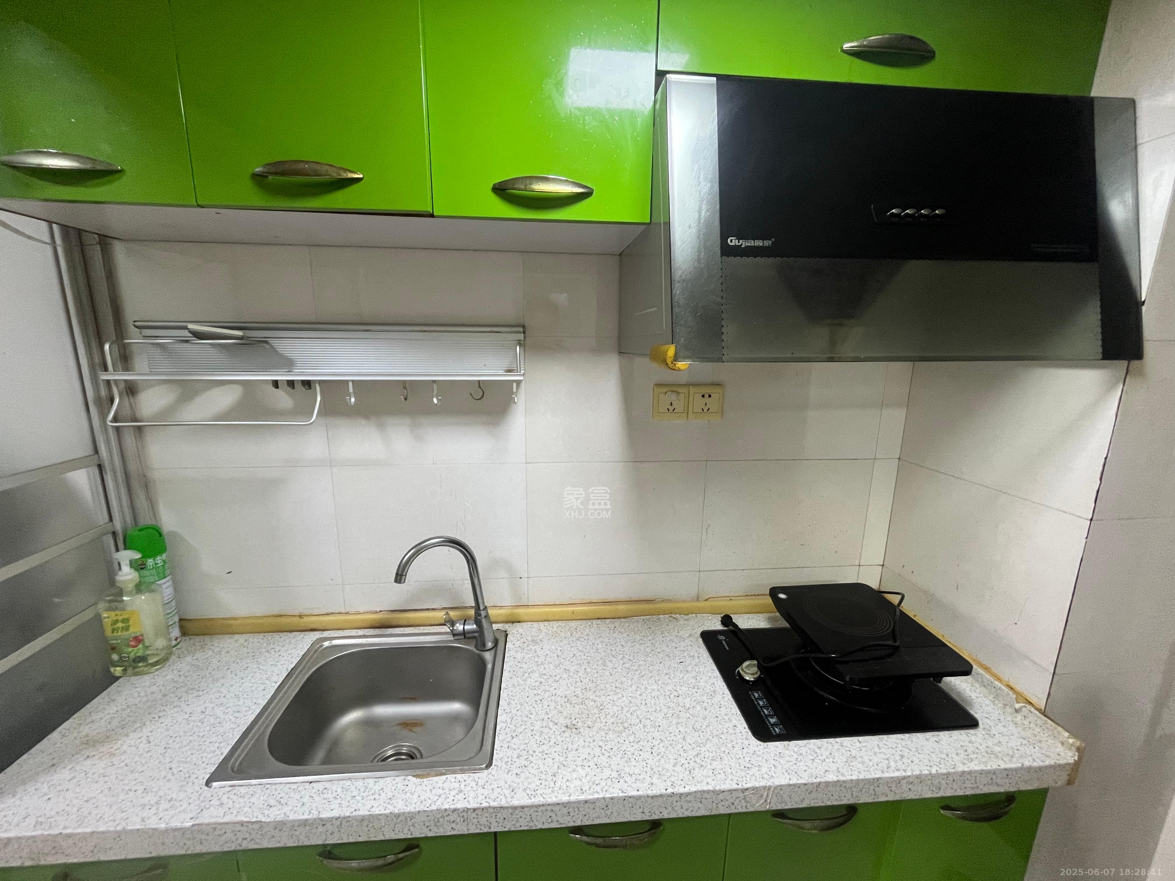 2076至高点  1室0厅1卫    1300.0元/月室内图