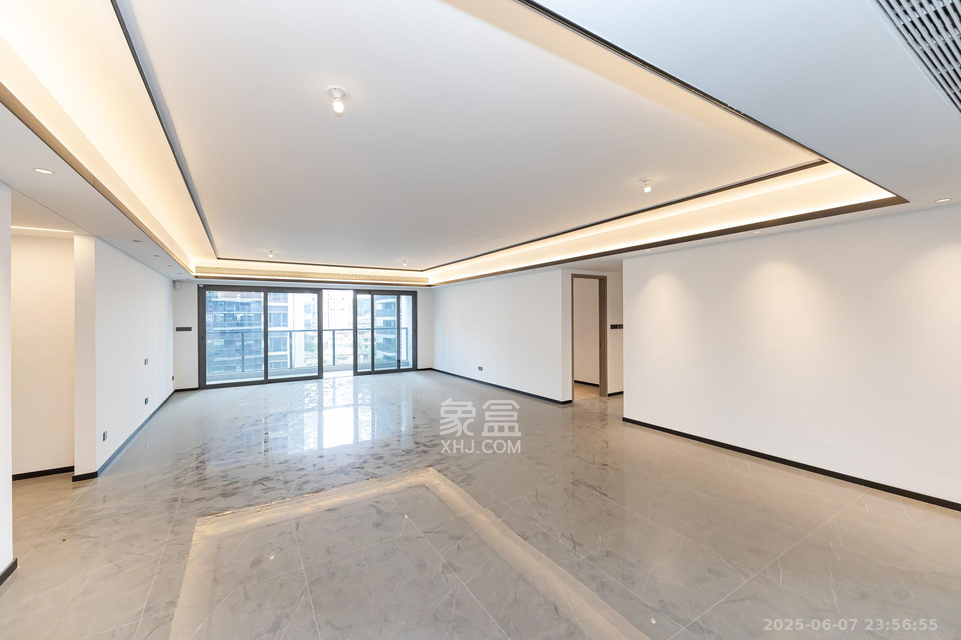 时代倾城汀蓝(时代倾城六期)  5室2厅3卫    300.0万 时代倾城汀蓝(时代倾城六期)  5室2厅3卫    300.0万客厅