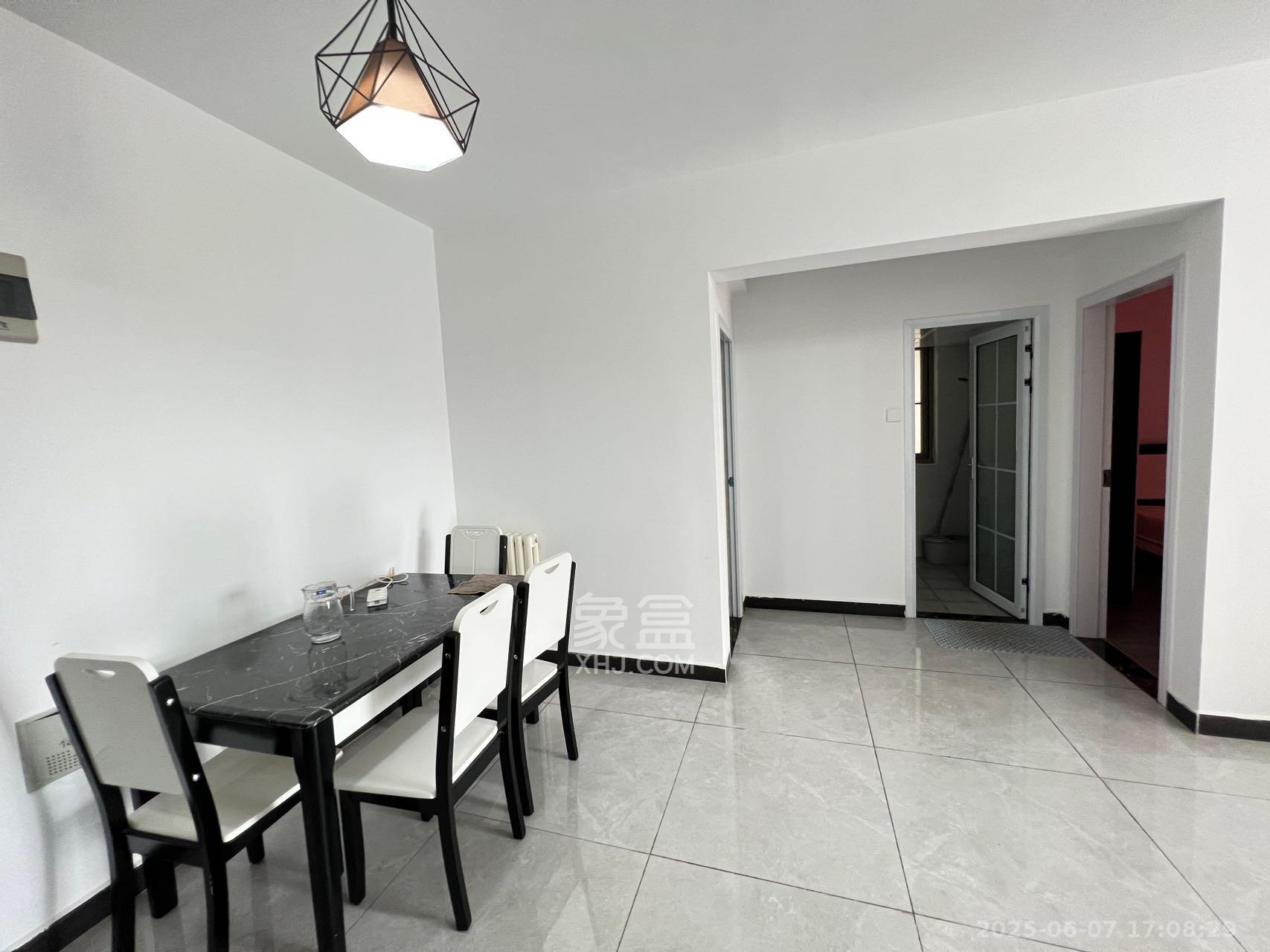 怡海星城 3室2厅2卫 2300.0元/月 怡海星城 3室2厅2卫 2300.0元/月室内图