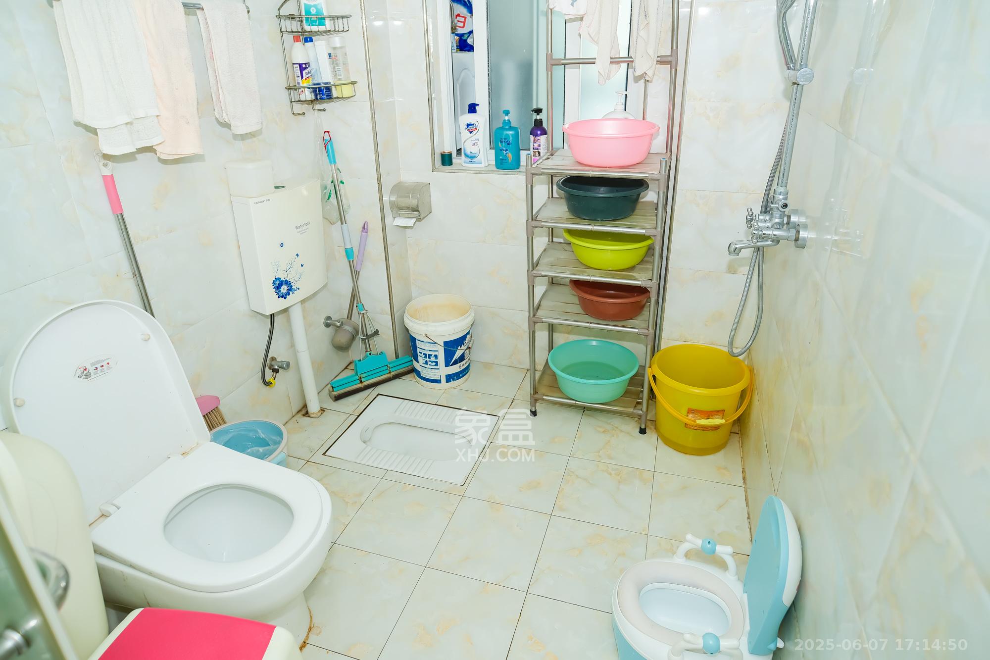 山水湾  3室2厅2卫   2200.00元/月室内图