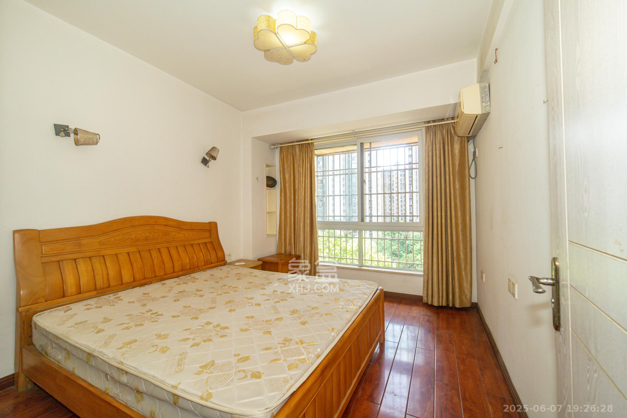 筑梦佳园 4室2厅1卫 65.0万 筑梦佳园 4室2厅1卫 65.0万卧室