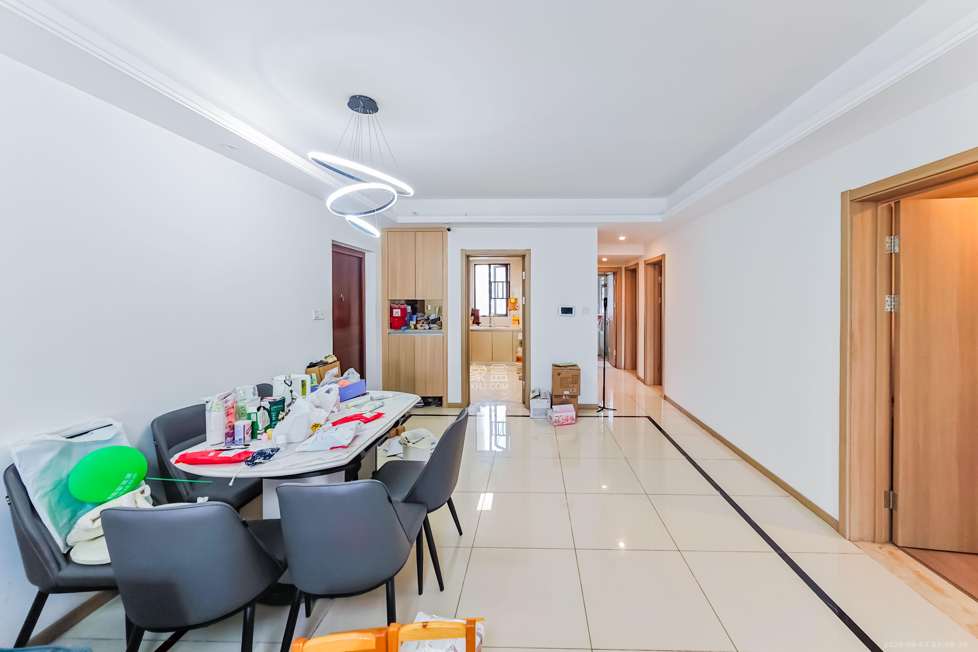 长沙高铁吾悦广场 3室2厅2卫 147.0万 长沙高铁吾悦广场 3室2厅2卫 147.0万客厅