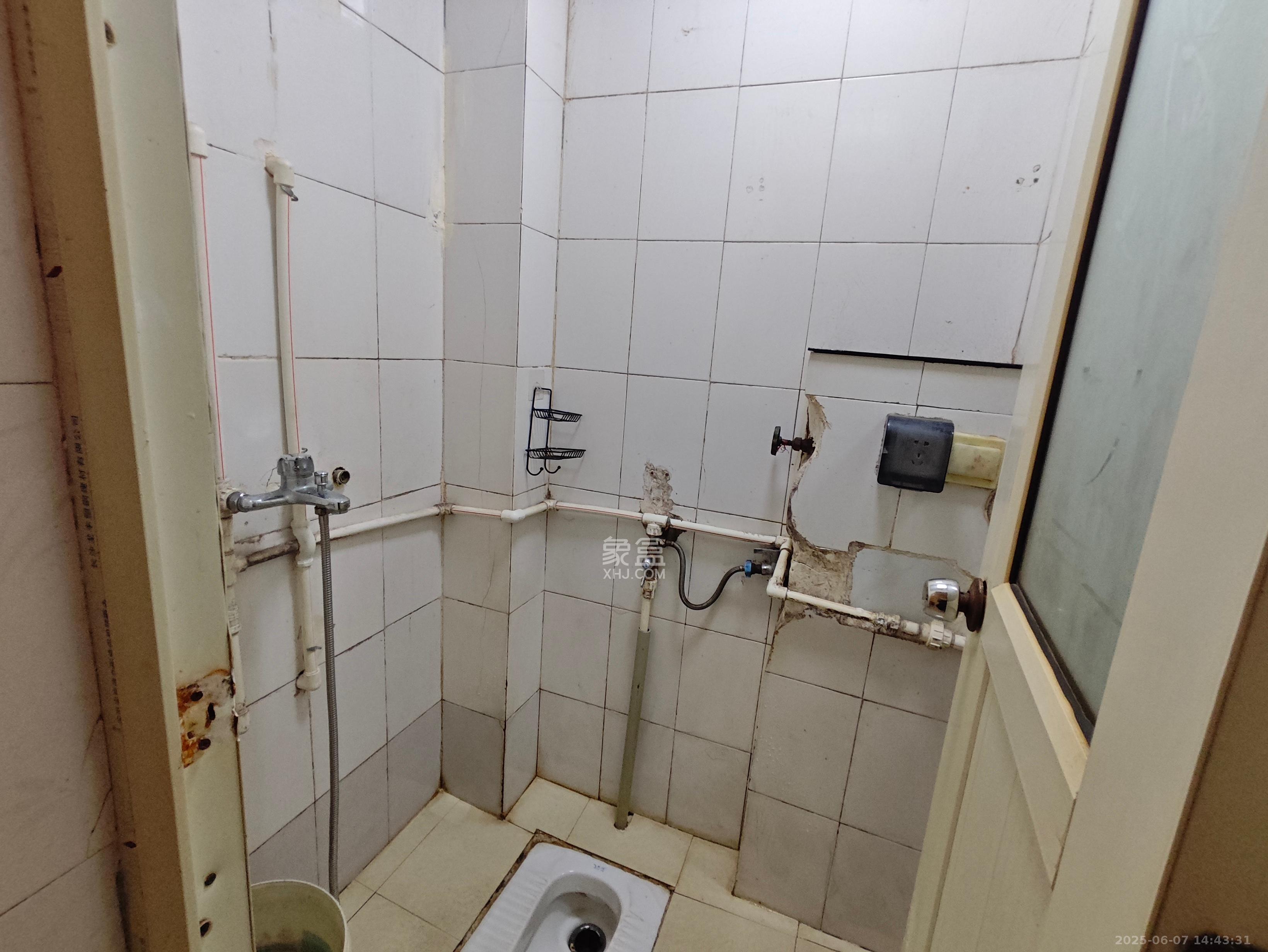 水泵厂宿舍  2室1厅1卫   1300.00元/月室内图
