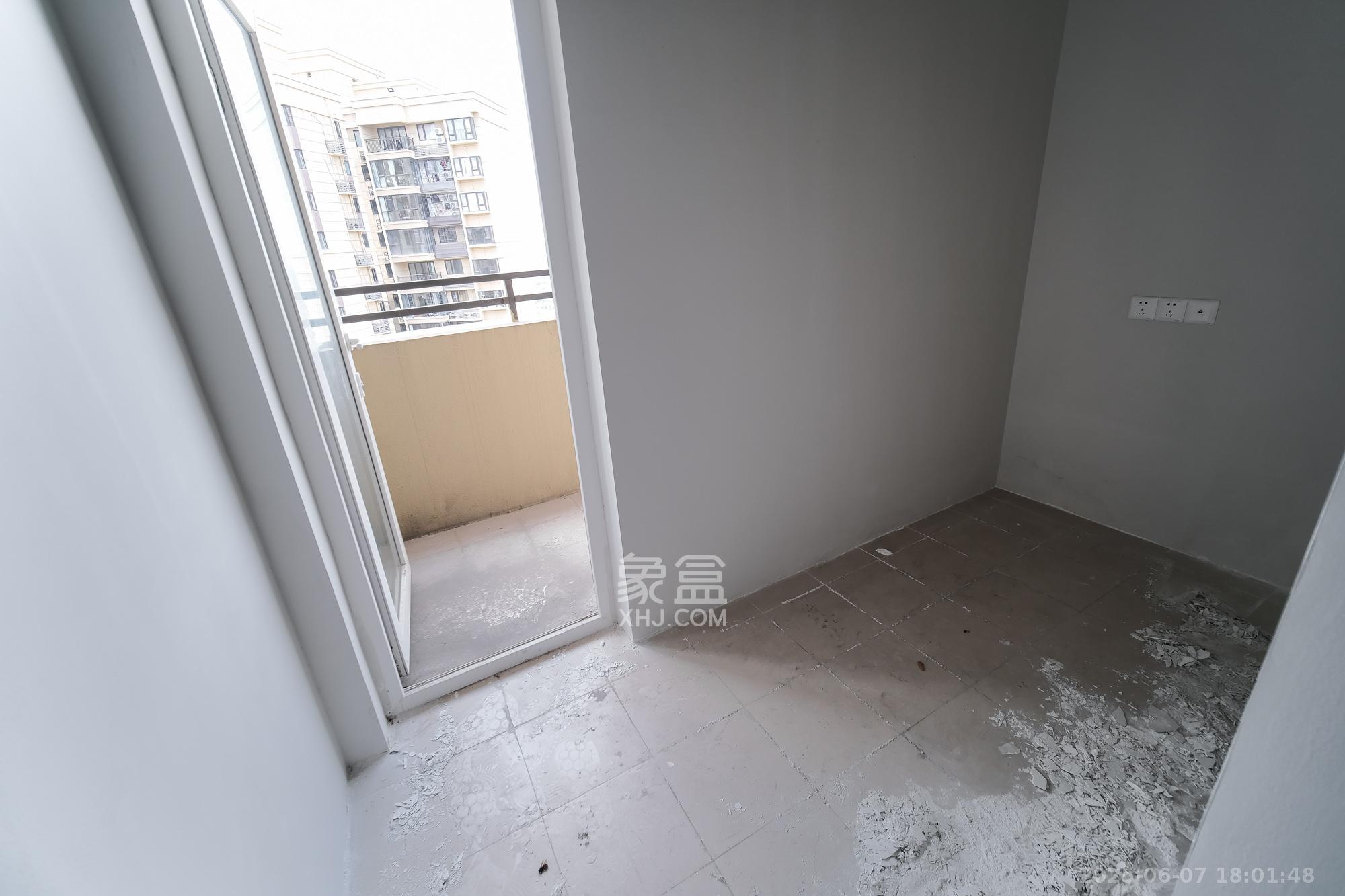 保利香槟国际 4室2厅2卫 110.0万 保利香槟国际 4室2厅2卫 110.0万卧室