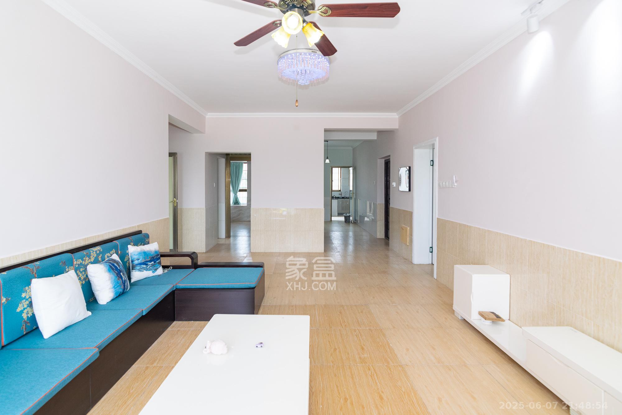 高塘览胜  3室2厅2卫    69.8万 高塘览胜  3室2厅2卫    69.8万客厅