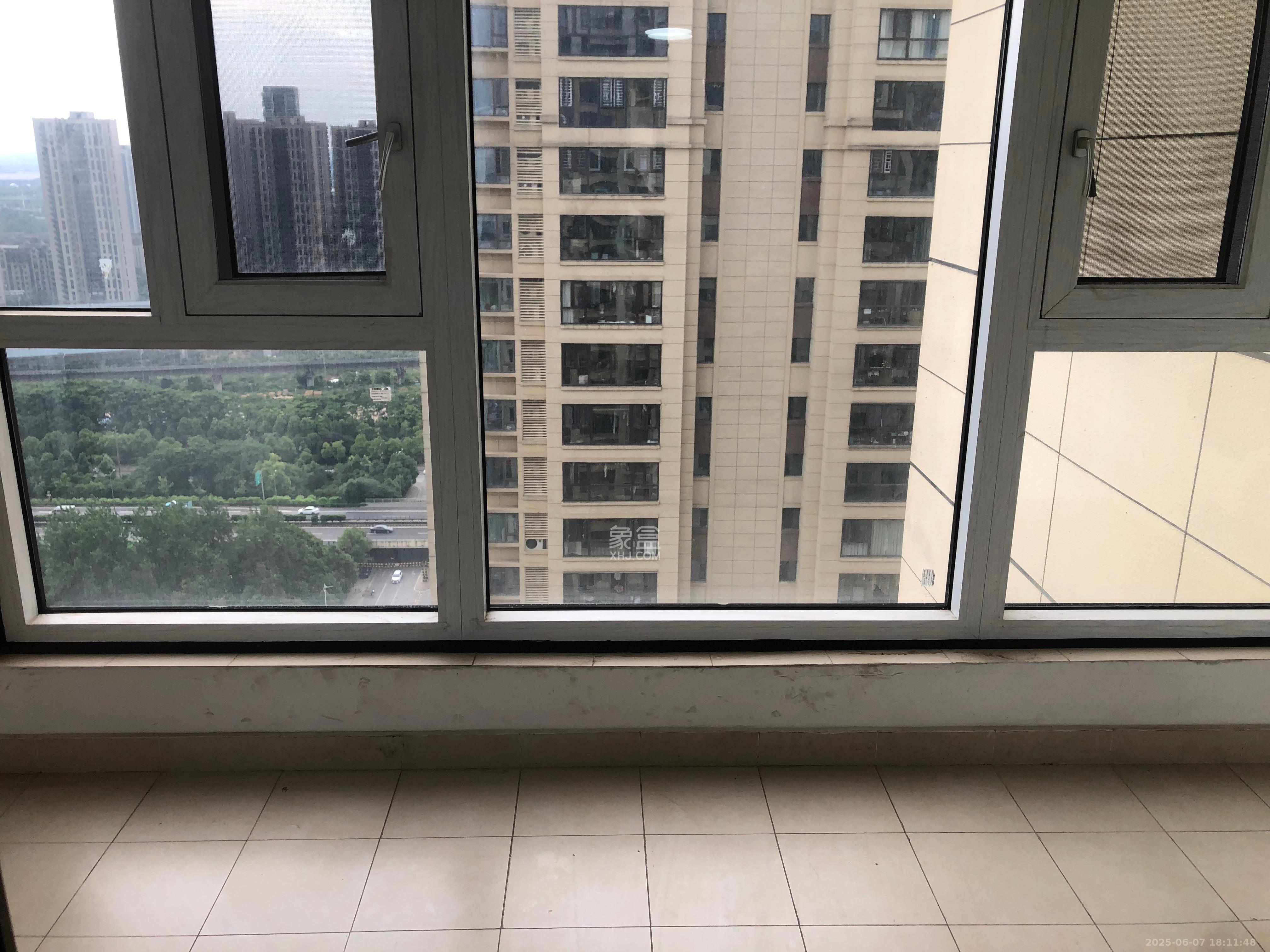 阳光城尚东湾蓝莓苑 4室2厅2卫 3800.0元/月 阳光城尚东湾蓝莓苑 4室2厅2卫 3800.0元/月室内图