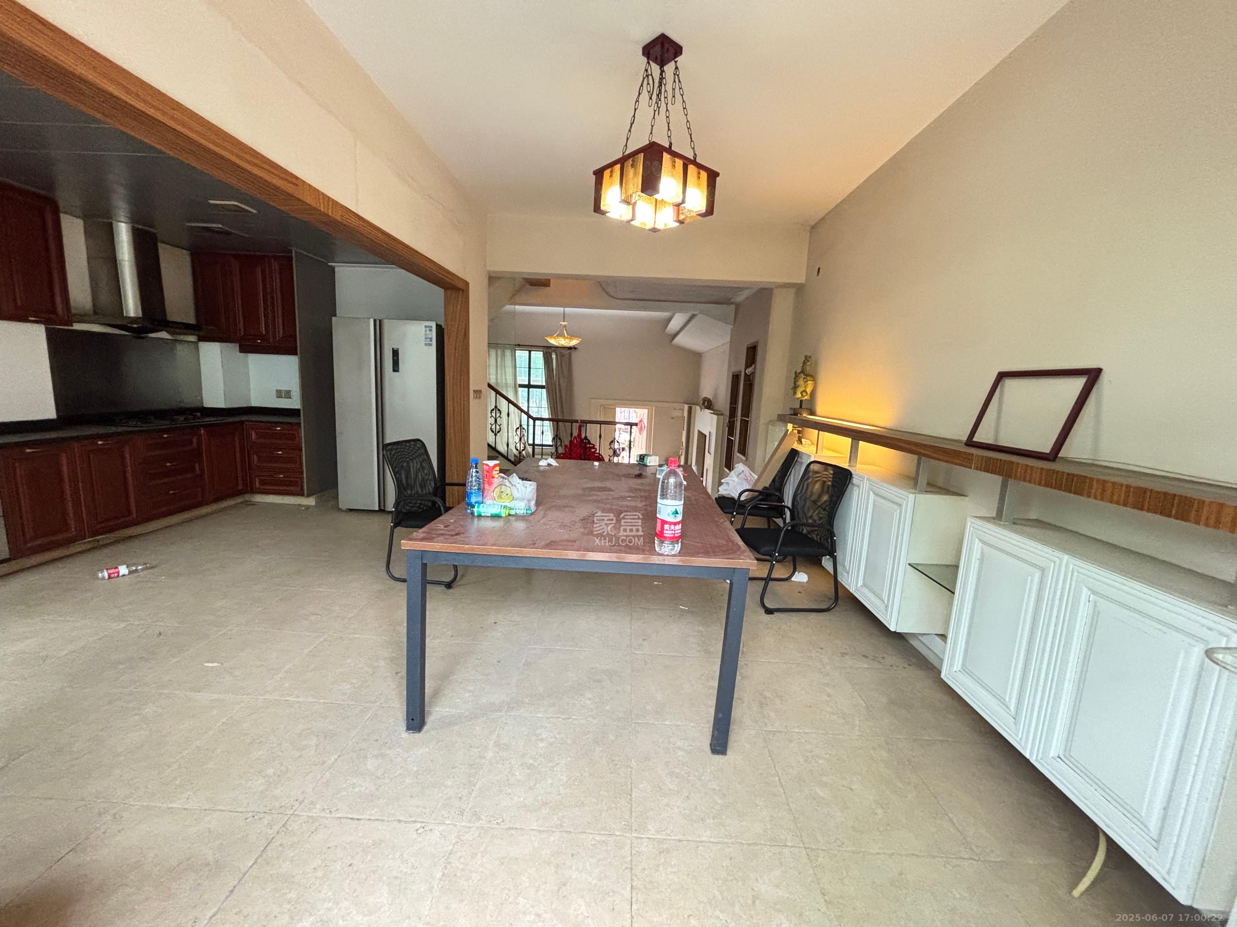 山水芙蓉国际新城 5室2厅2卫 5500.0元/月 山水芙蓉国际新城 5室2厅2卫 5500.0元/月室内图