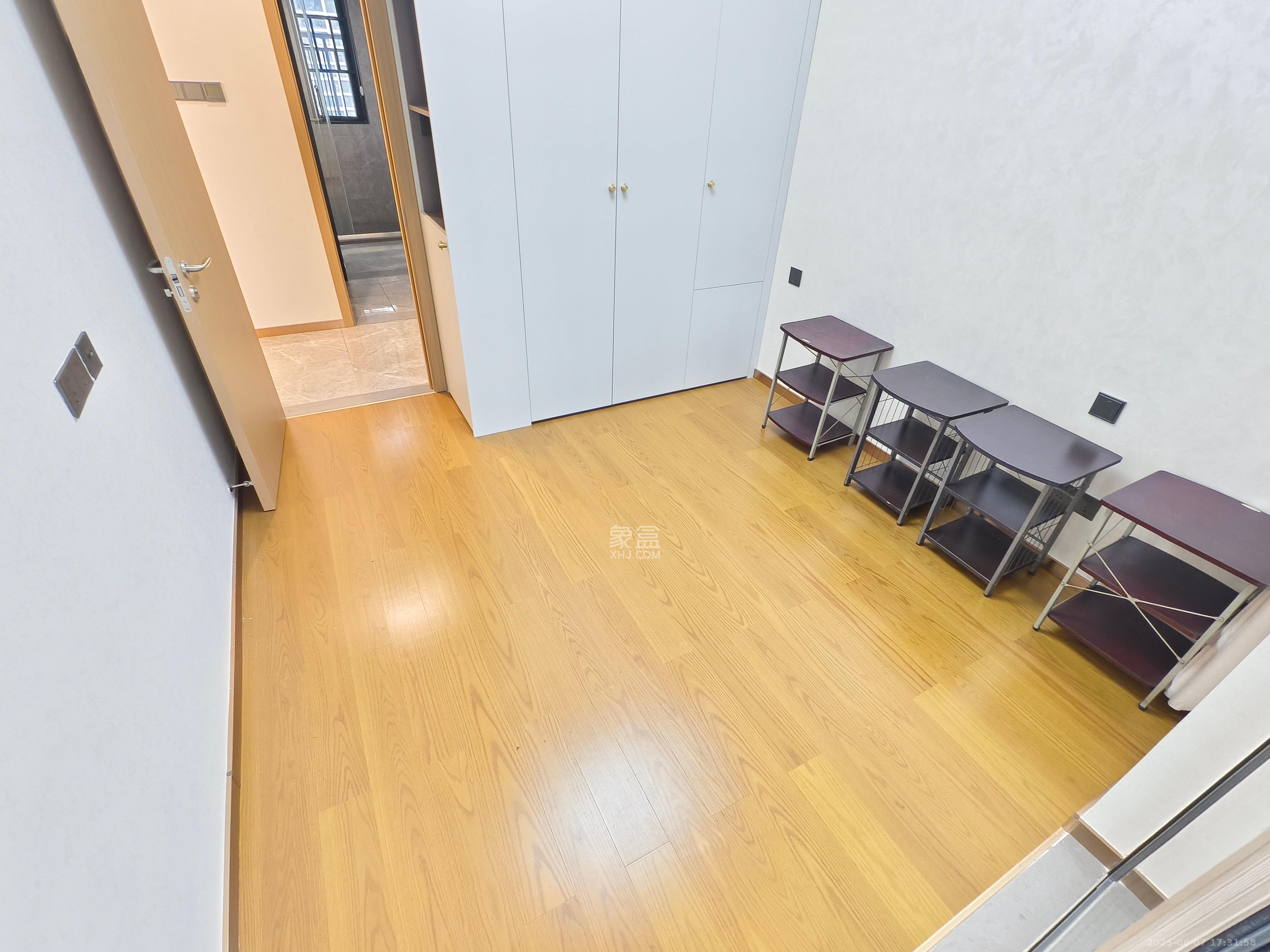 旭辉雨花郡  3室2厅2卫   4200.00元/月室内图