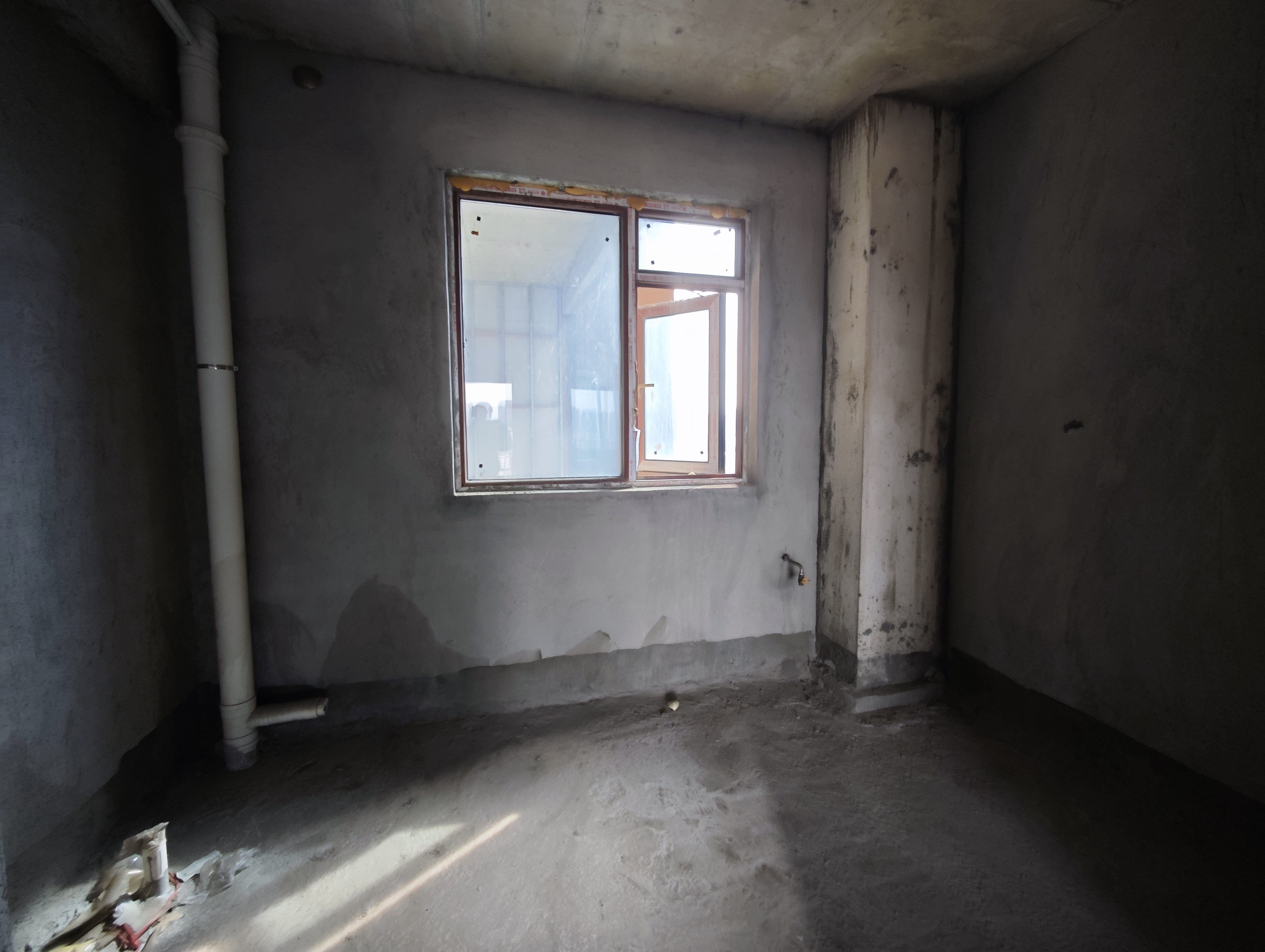 新科苑  3室2厅2卫    75.0万客厅