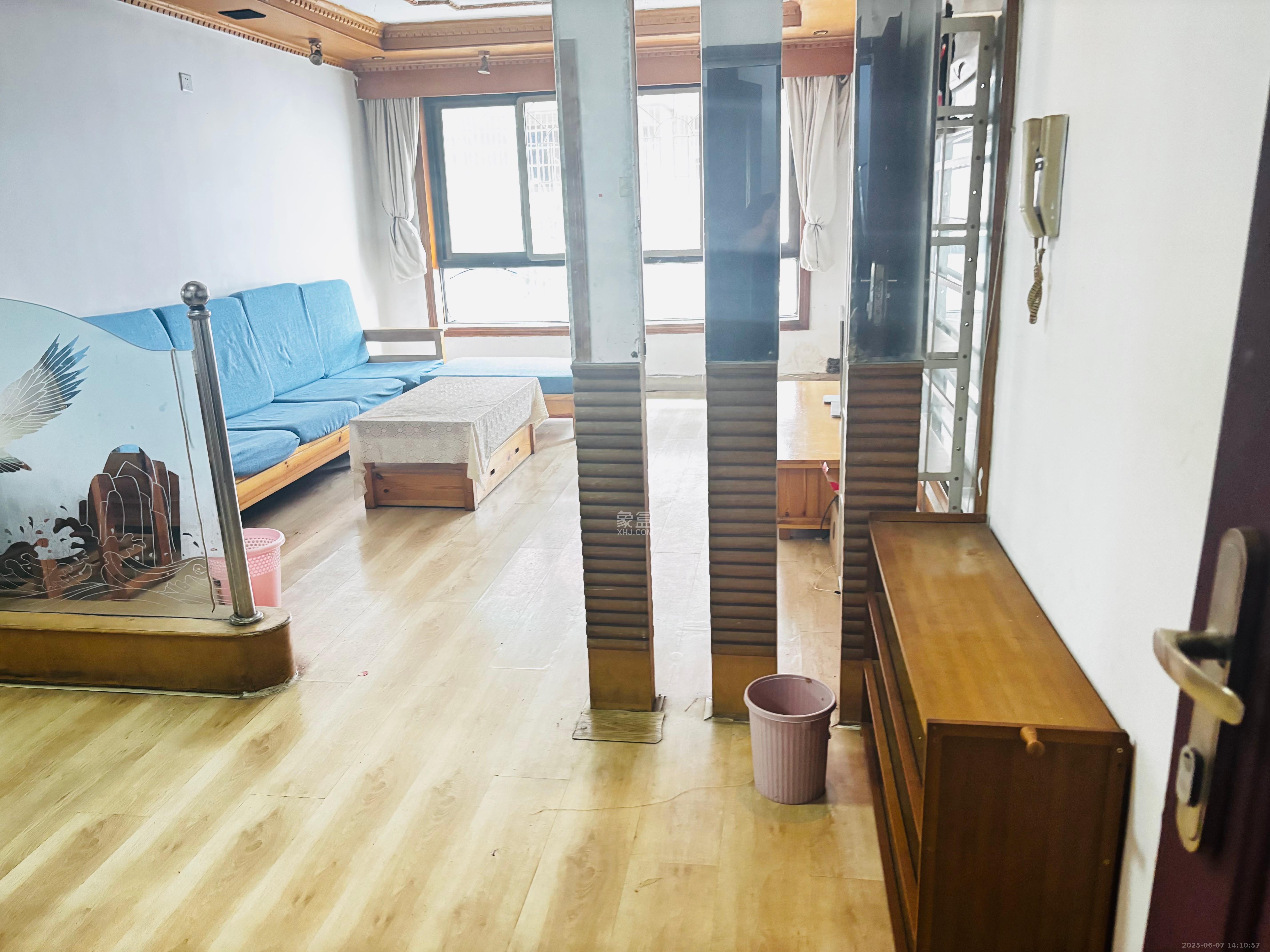 新富城 1室1厅1卫 2200.0元/月 新富城 1室1厅1卫 2200.0元/月室内图