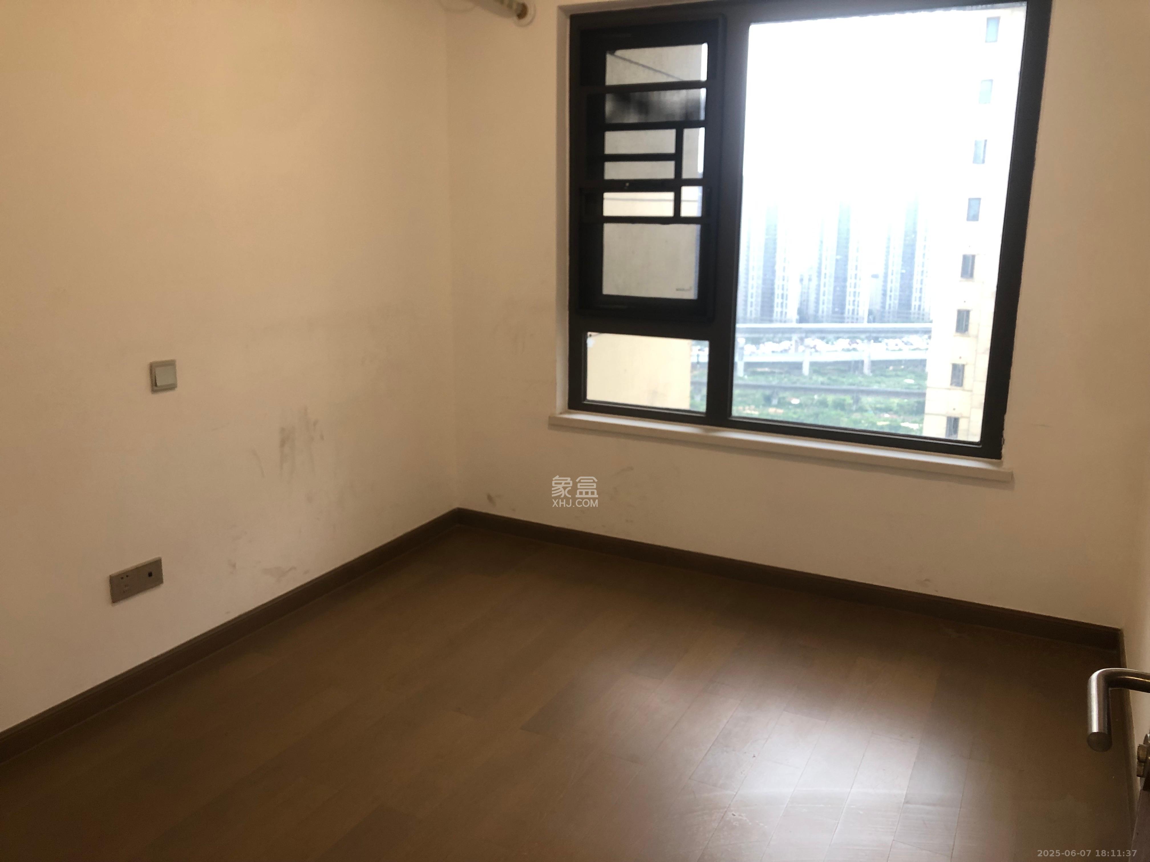 阳光城尚东湾蓝莓苑  4室2厅2卫    3800.0元/月室内图