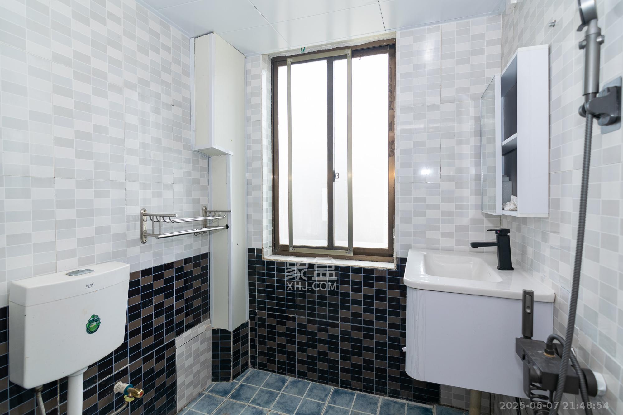 高塘览胜  3室2厅2卫    69.8万 高塘览胜  3室2厅2卫    69.8万卫生间