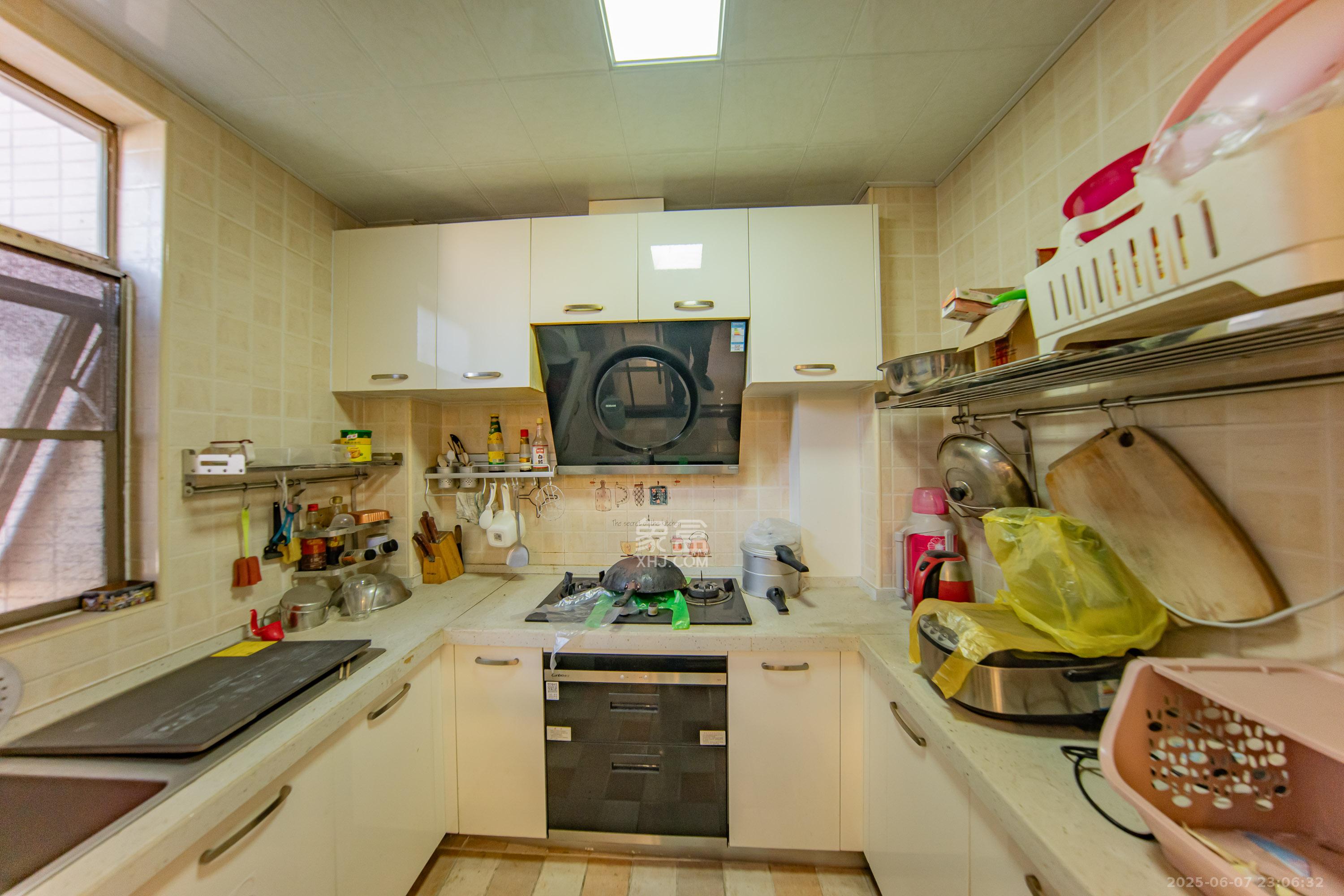 江山帝景雅典  3室2厅2卫    121.0万厨房