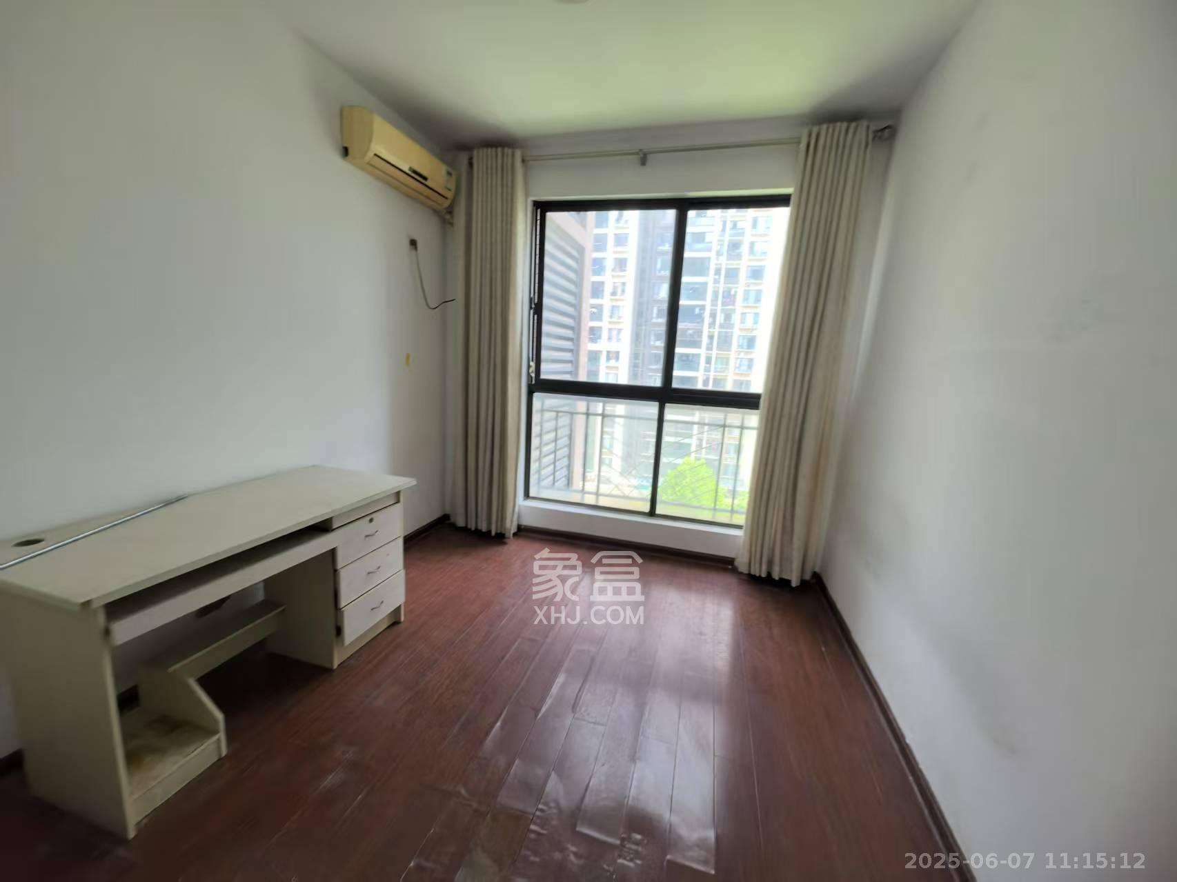 华润凤凰城一期  4室2厅2卫    1800.0元/月 华润凤凰城一期  4室2厅2卫    1800.0元/月户型图