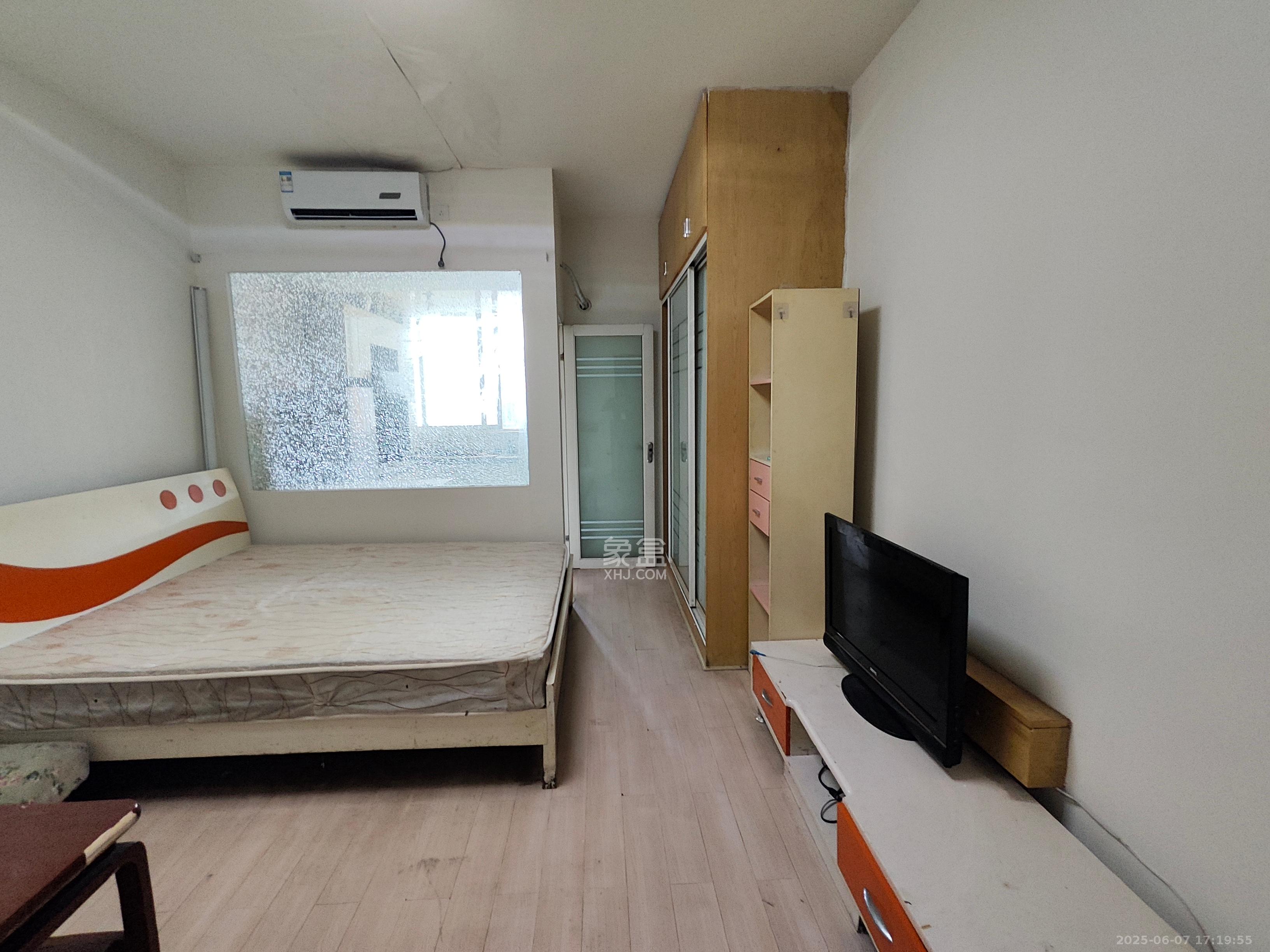 建鸿达现代公寓  1室1厅1卫   1300.00元/月室内图