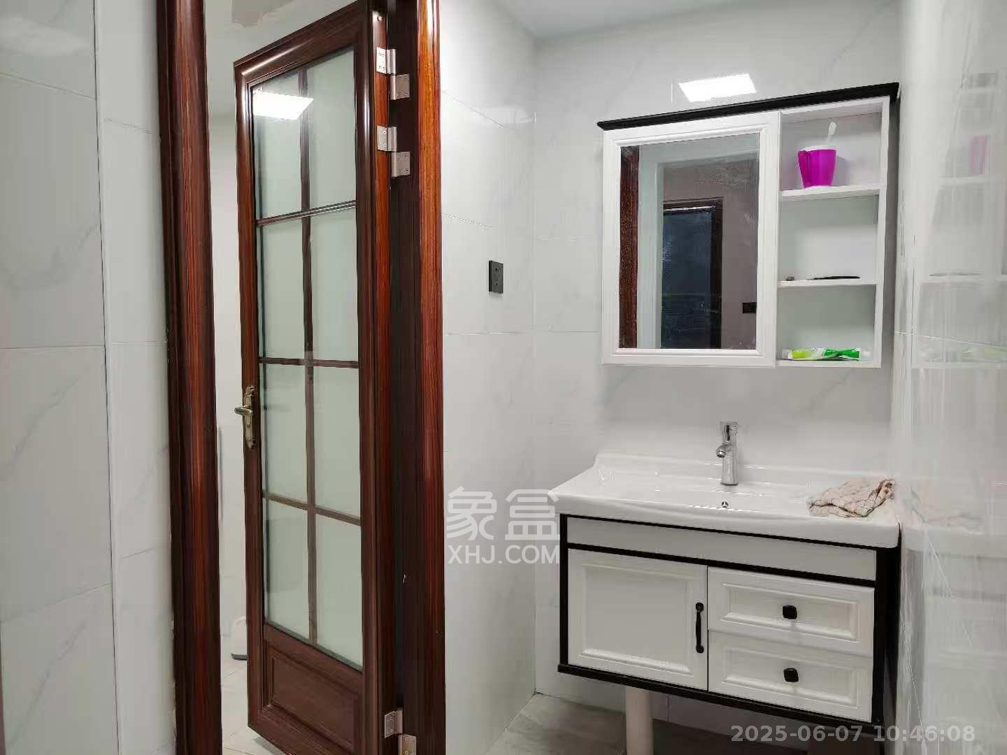 东方美地  3室2厅1卫   2500.00元/月室内图