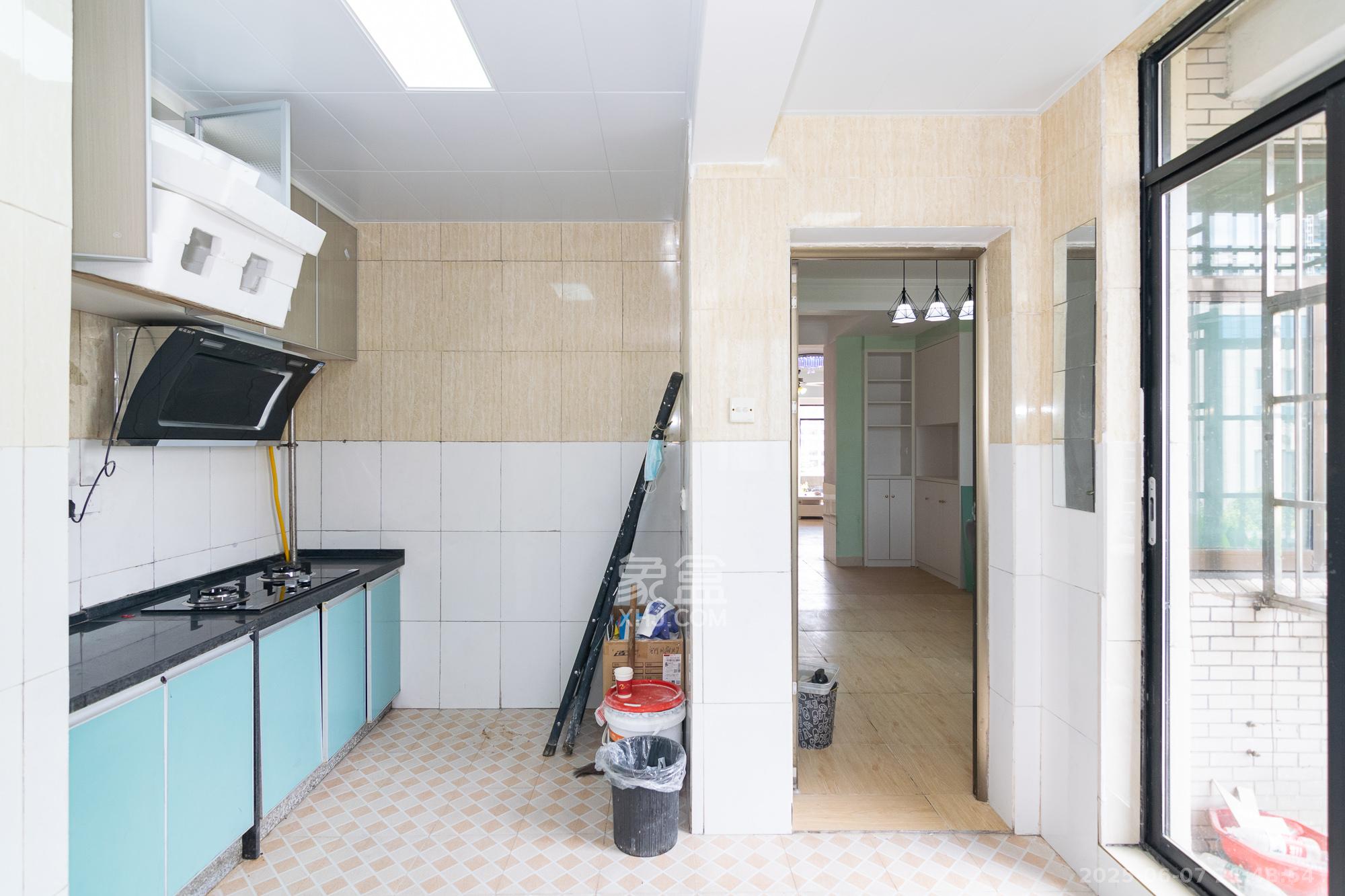 高塘览胜  3室2厅2卫    69.8万 高塘览胜  3室2厅2卫    69.8万厨房