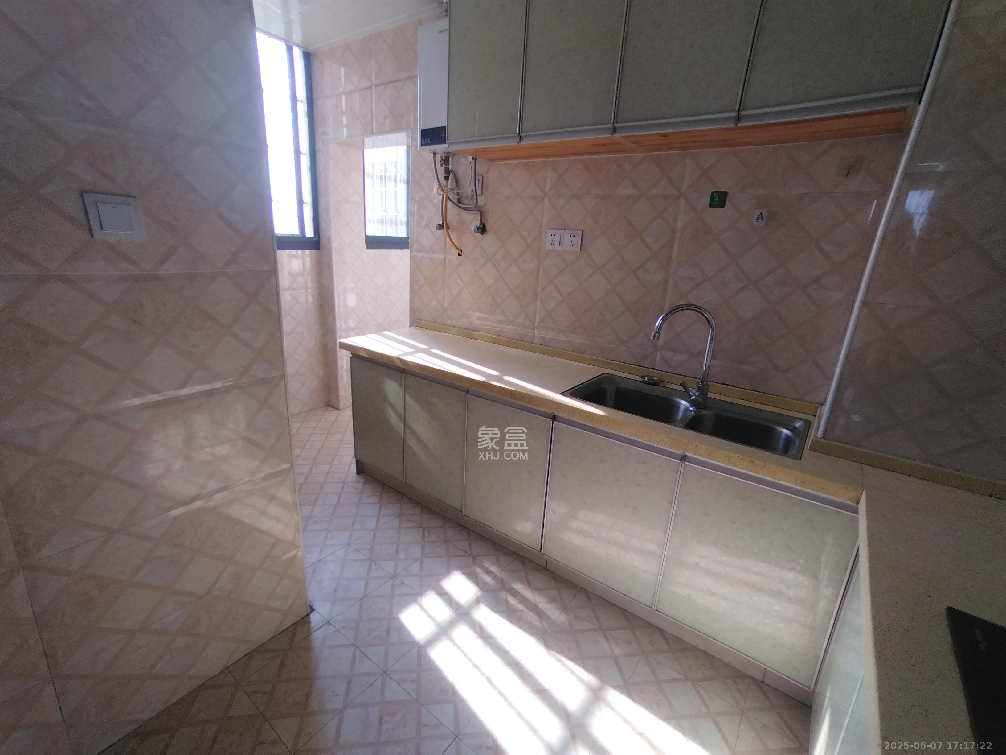 嘉顺苑 2室2厅1卫 2300.0元/月 嘉顺苑 2室2厅1卫 2300.0元/月室内图