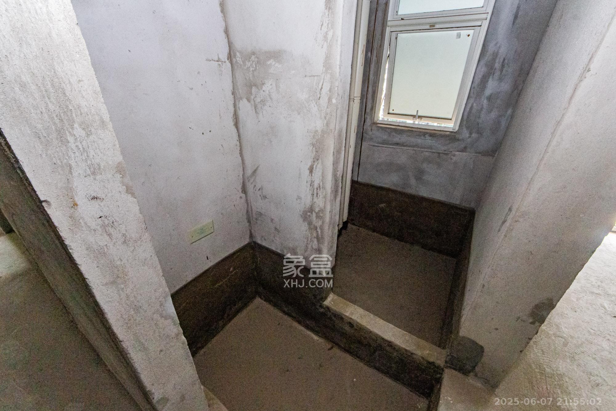 北辰三角洲E3区  5室2厅2卫    196.0万卫生间