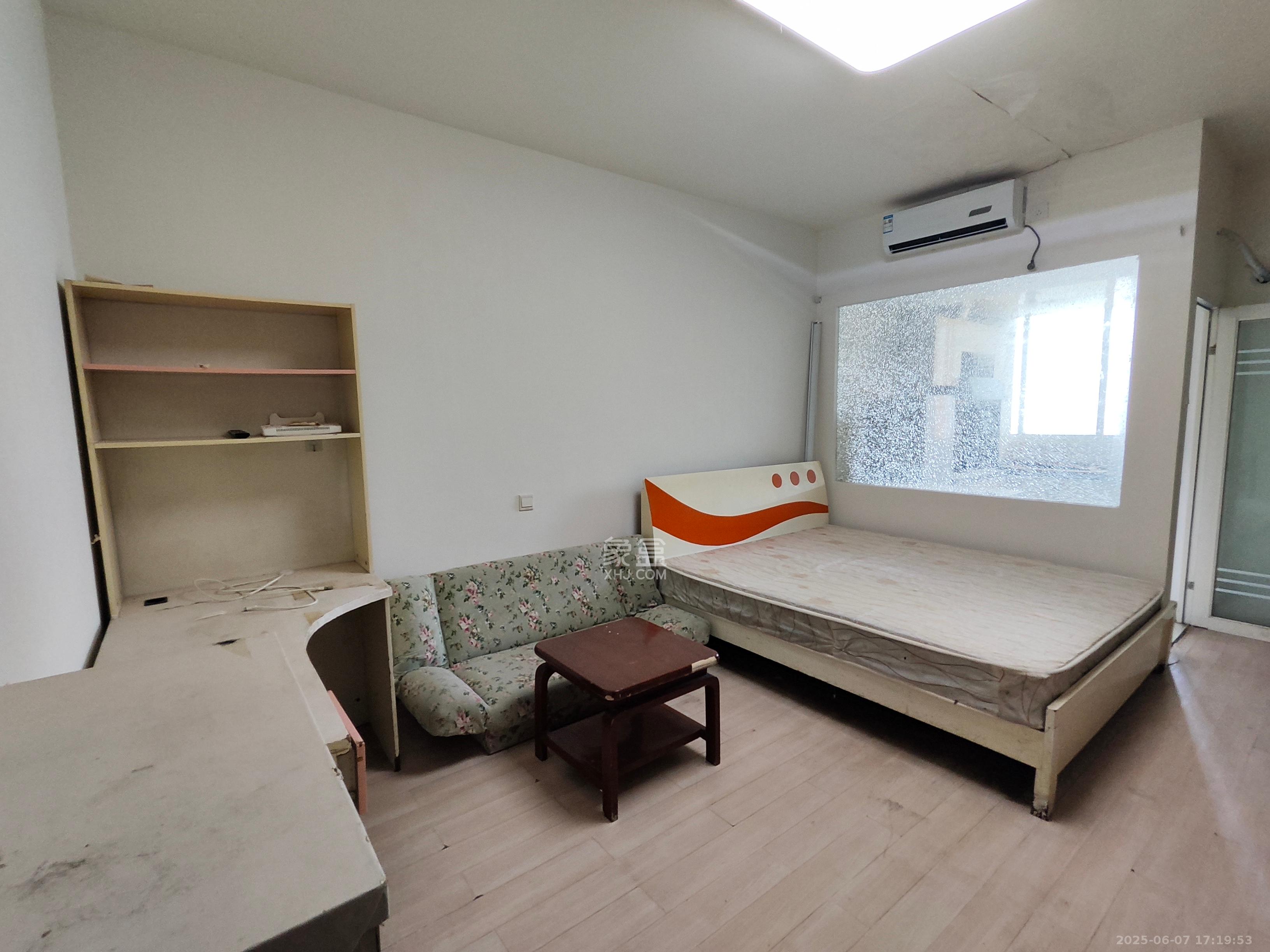 建鸿达现代公寓  1室1厅1卫   1300.00元/月室内图