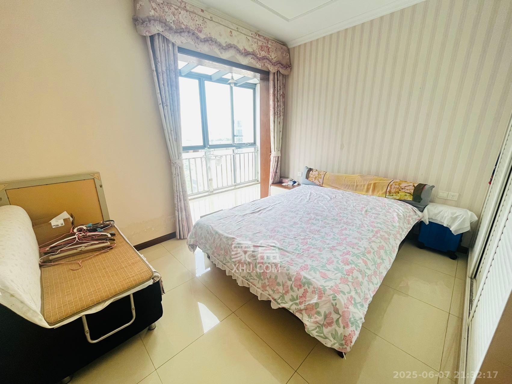 九华新城  4室2厅2卫    85.0万 九华新城  4室2厅2卫    85.0万客厅