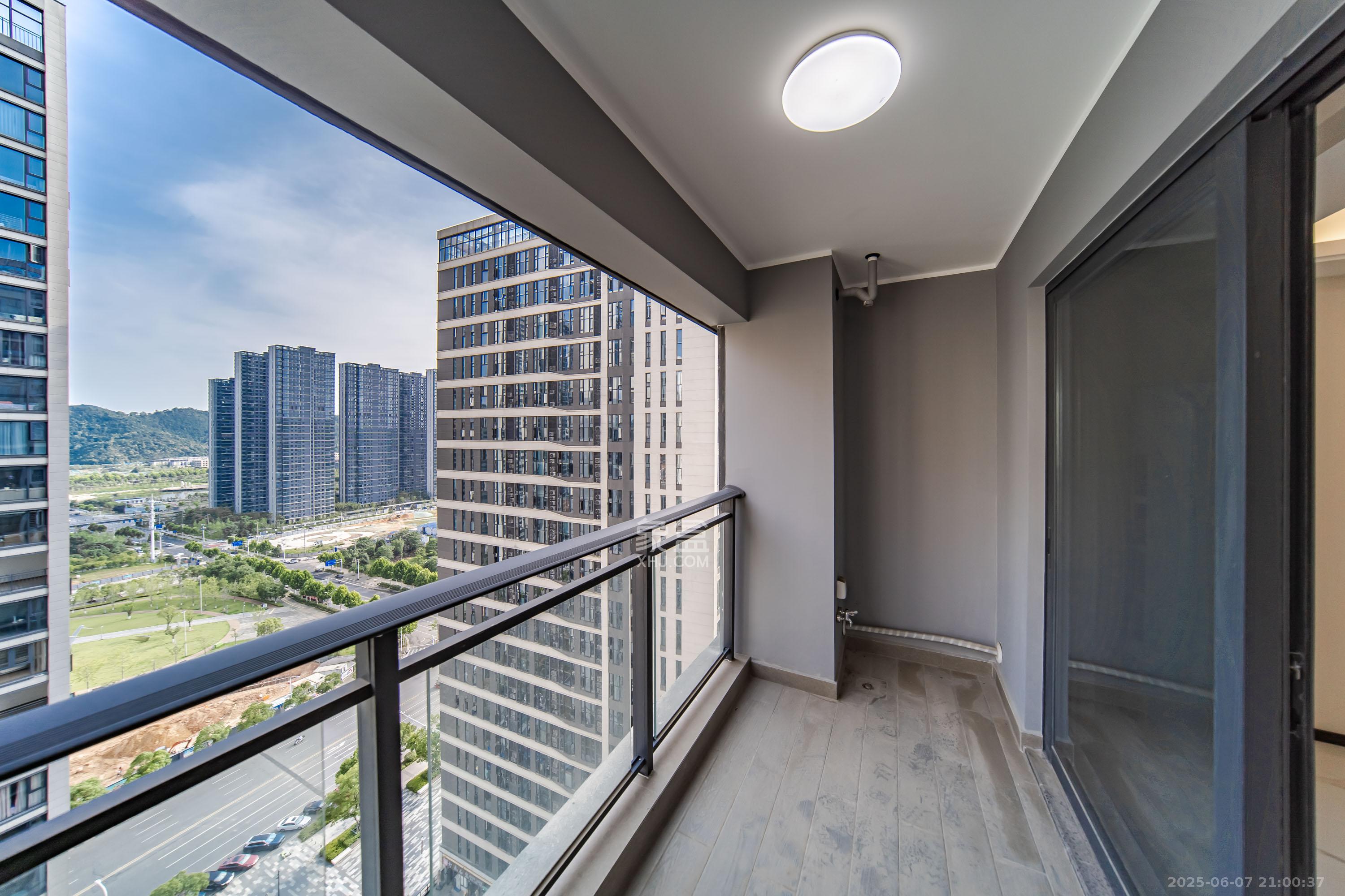 中海阅溪府 3室2厅2卫 145.0万 中海阅溪府 3室2厅2卫 145.0万阳台