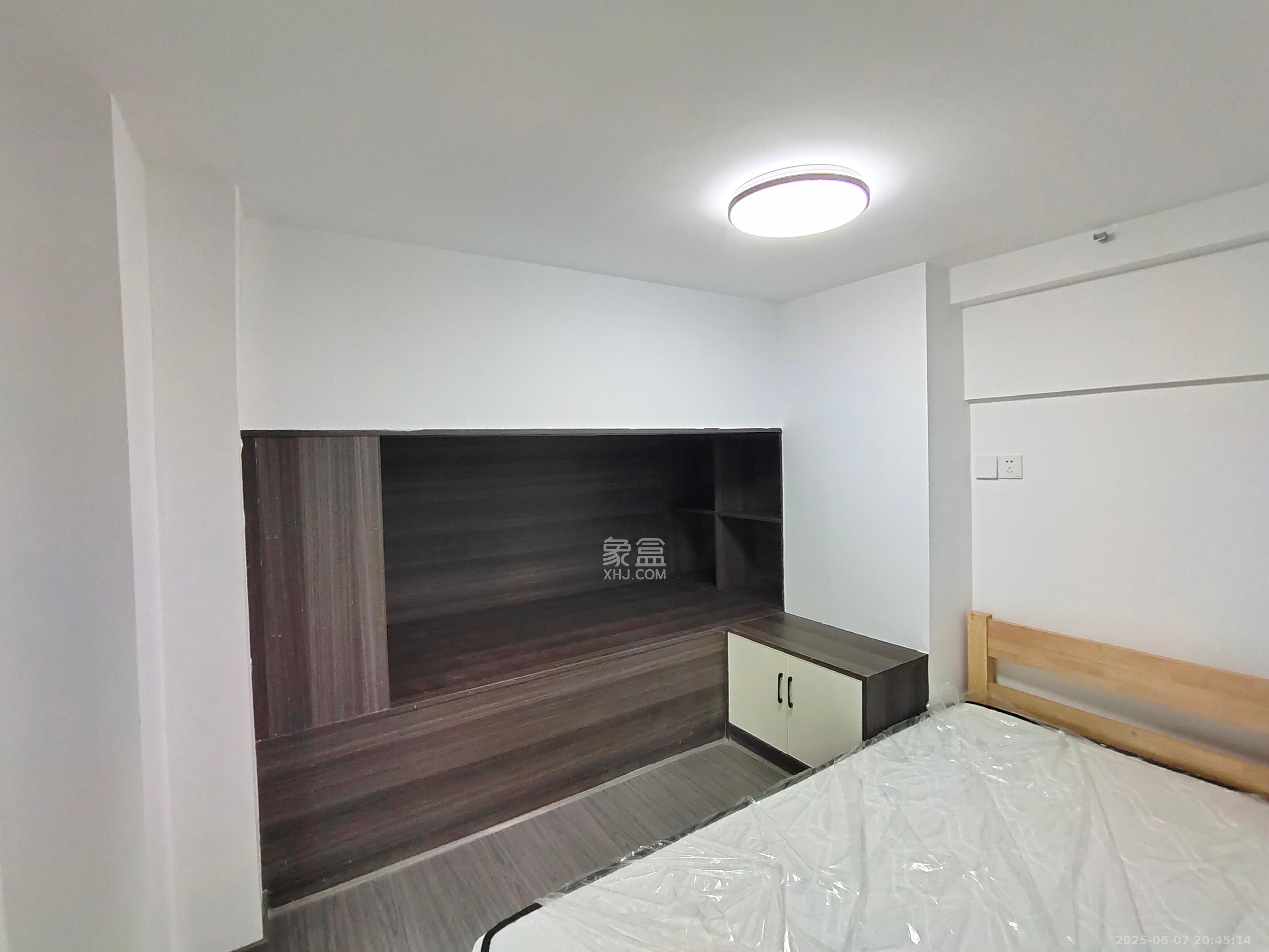 信诚湘江揽月（至善美景大厦）  1室0厅0卫   1600.00元/月室内图