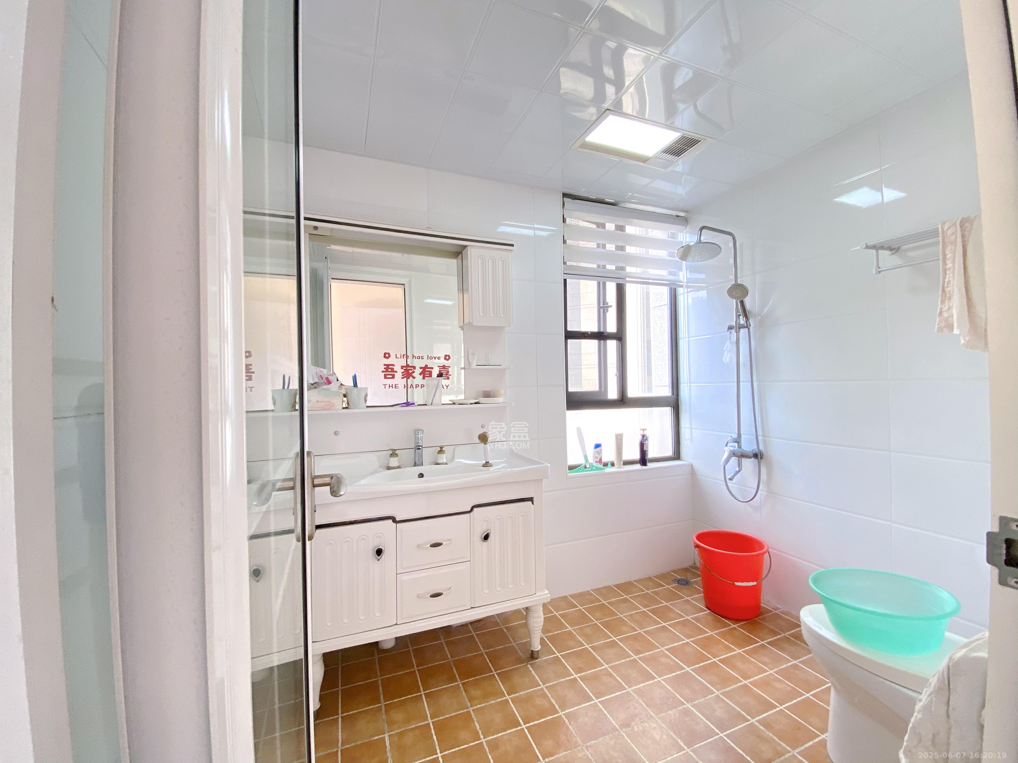 金茂梅溪湖 3室2厅2卫 3200.0元/月 金茂梅溪湖 3室2厅2卫 3200.0元/月室内图