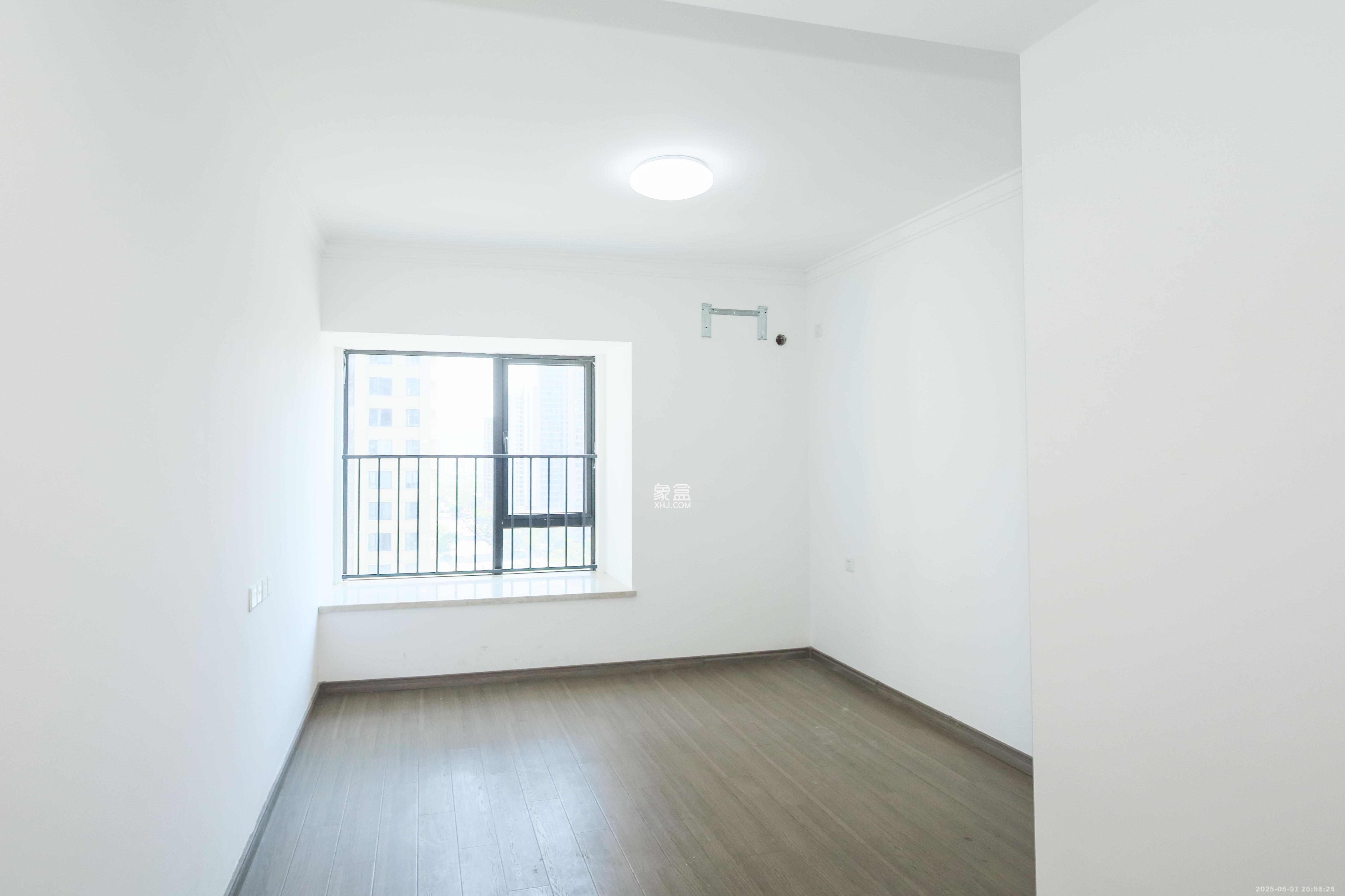 越秀亲爱里 4室2厅2卫 2100.0元/月 越秀亲爱里 4室2厅2卫 2100.0元/月室内图