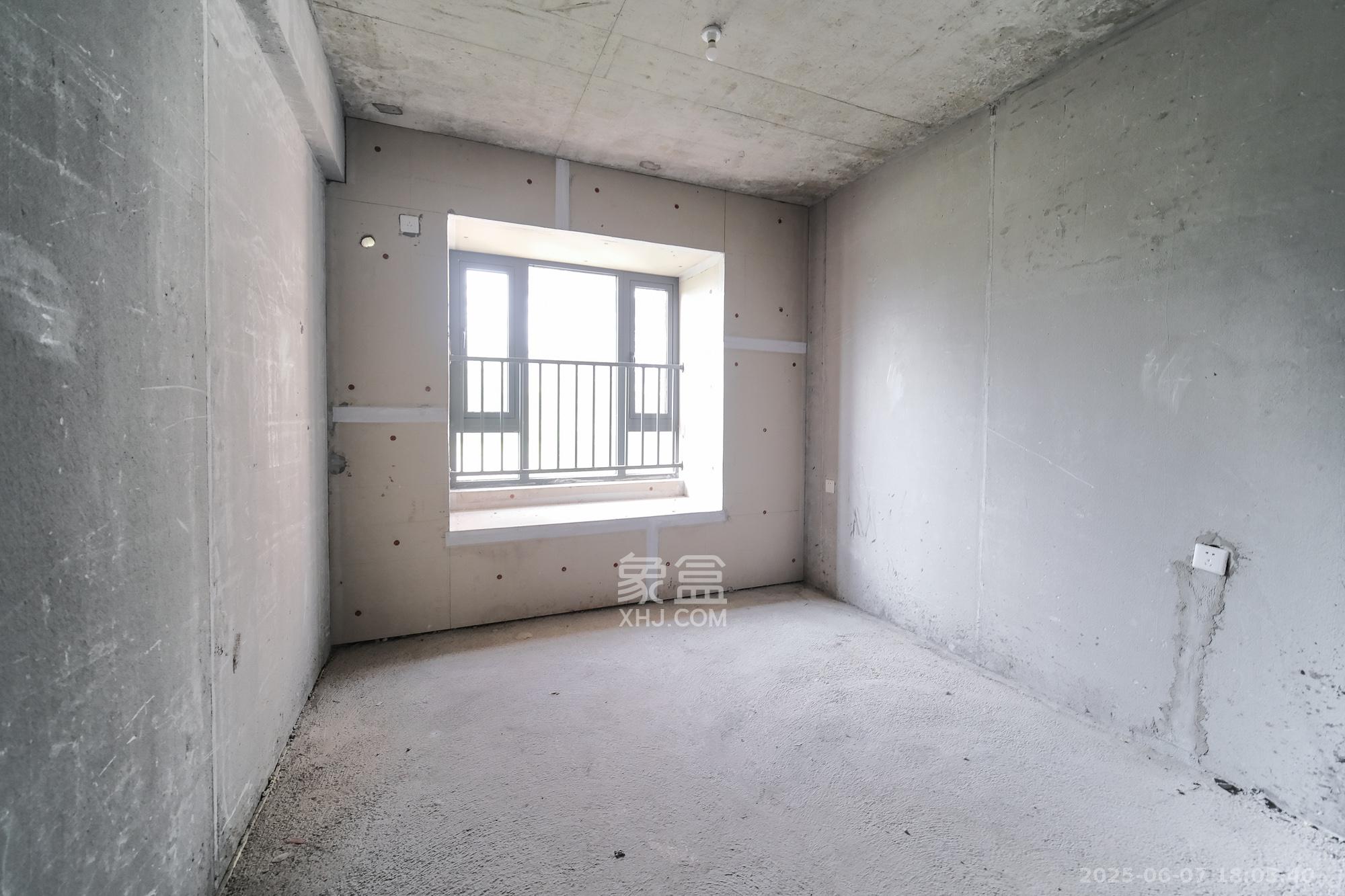 保利金香槟 4室2厅2卫 85.9万 保利金香槟 4室2厅2卫 85.9万卧室