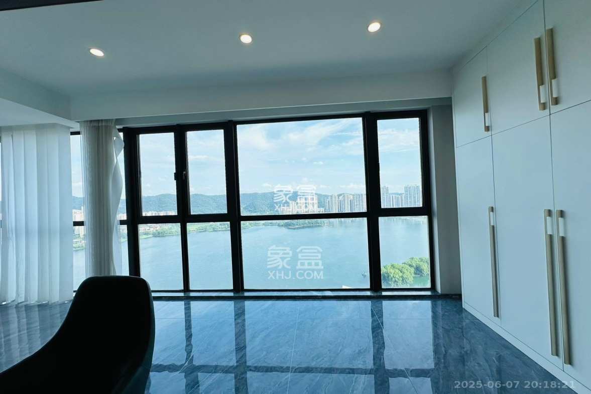 达美溪湖湾 5室2厅2卫 13000.0元/月 达美溪湖湾 5室2厅2卫 13000.0元/月室内图