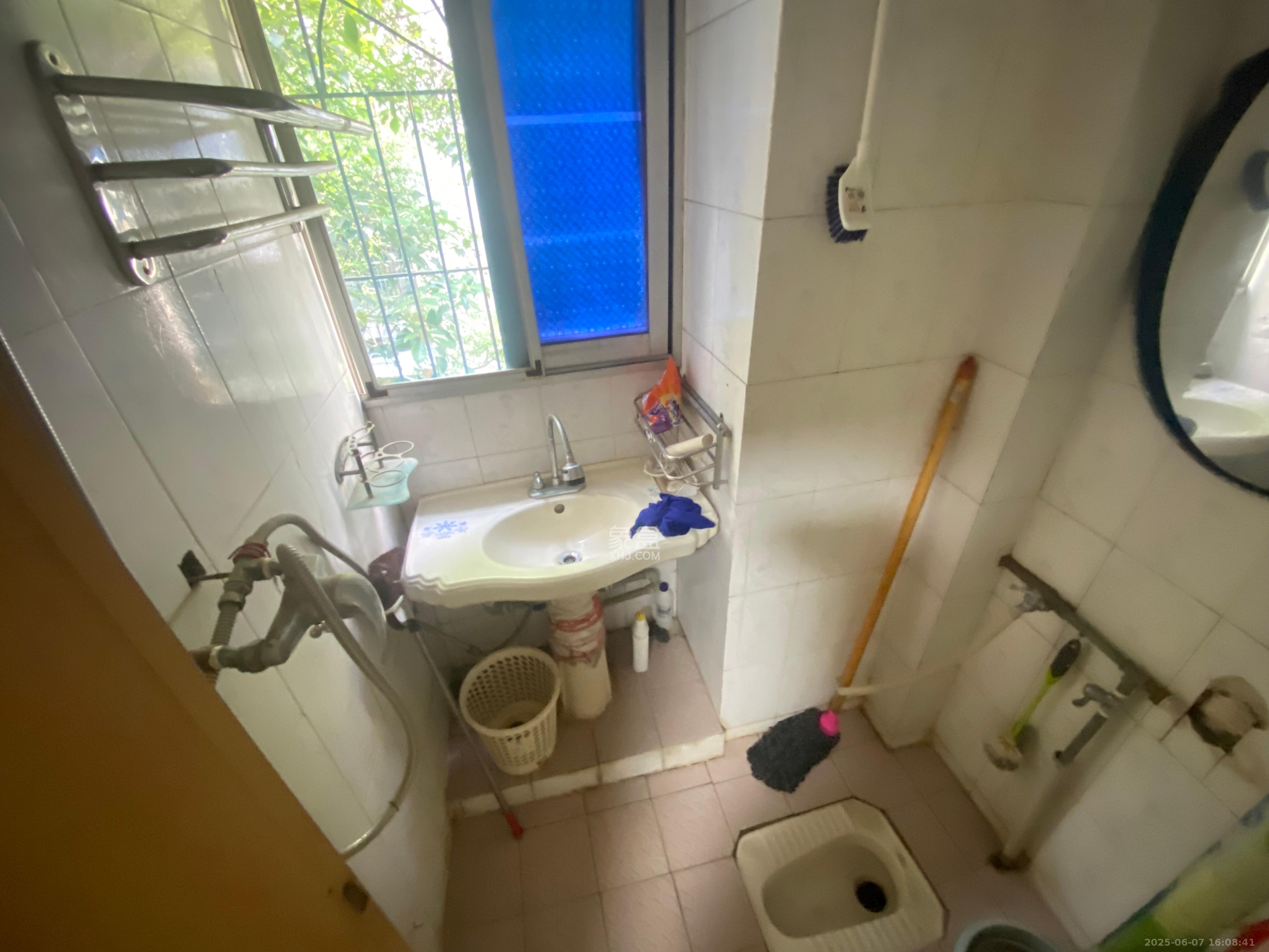 省水院宿舍  3室1厅1卫   2400.00元/月室内图